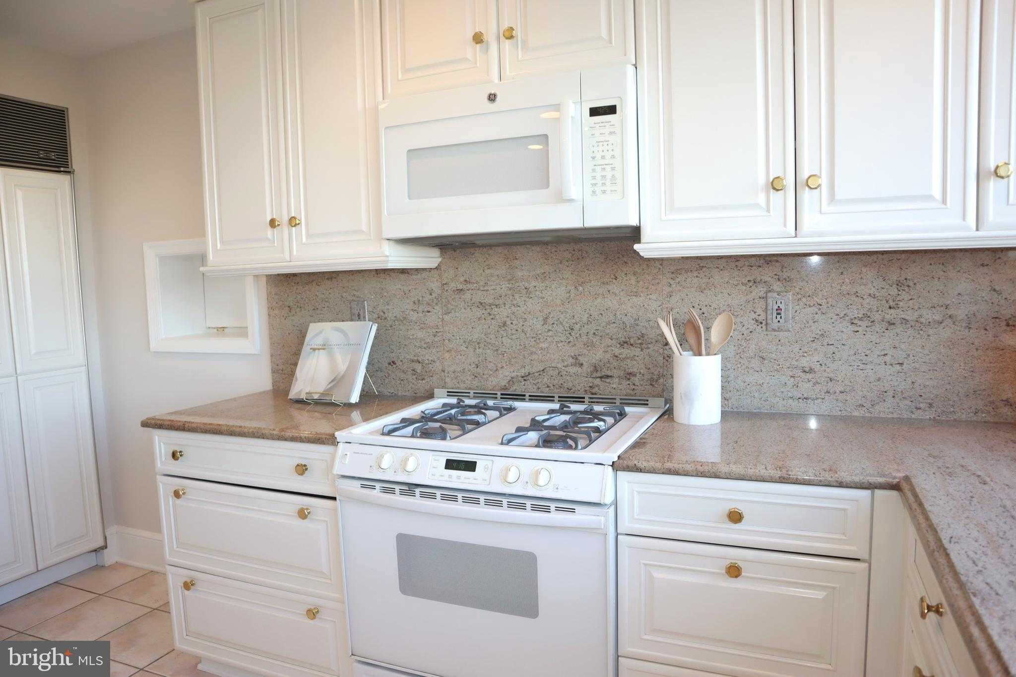 10401 Grosvenor Pl Apt 1704 photo 29