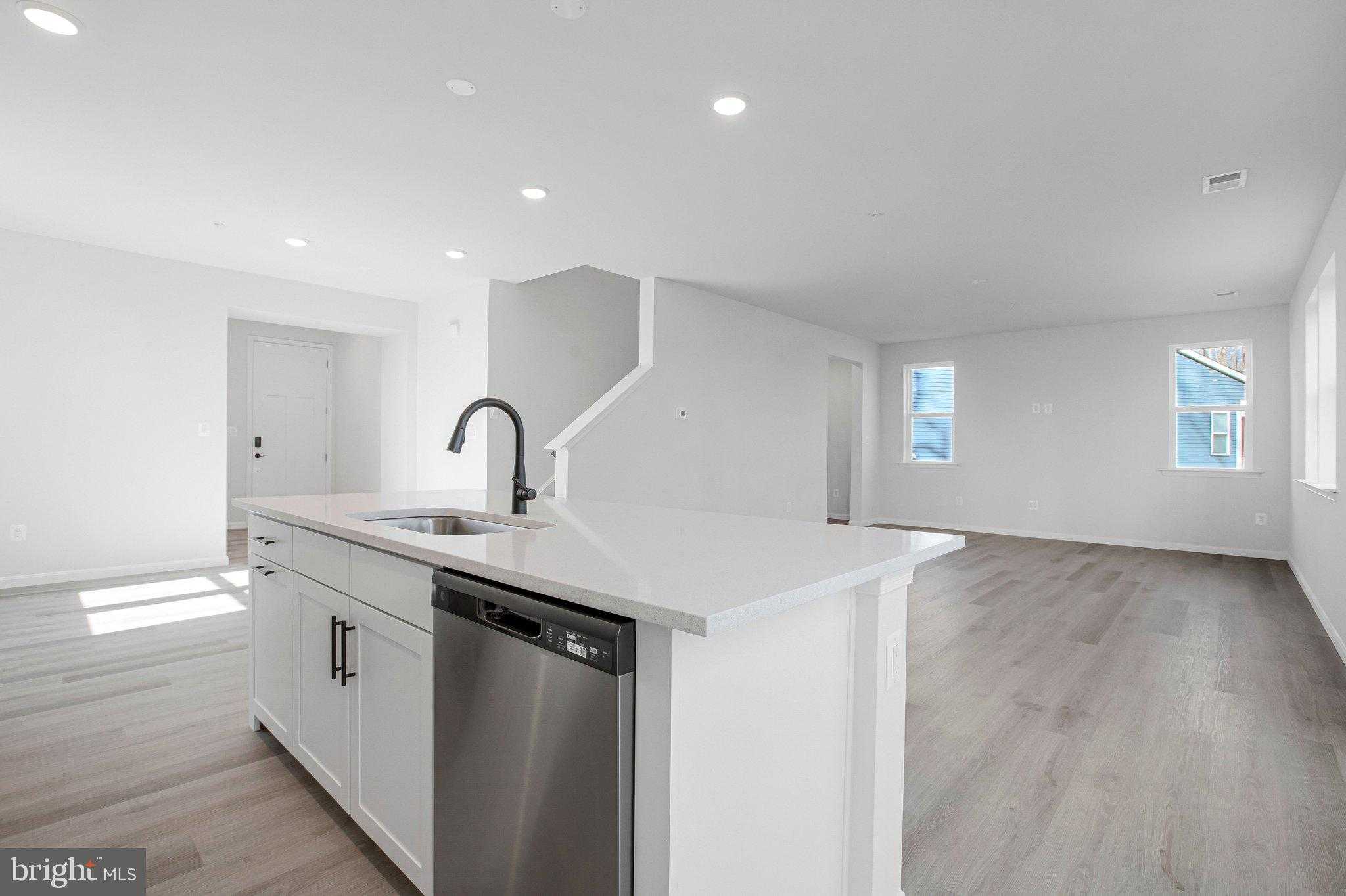 135 Catalpa Dr photo 12