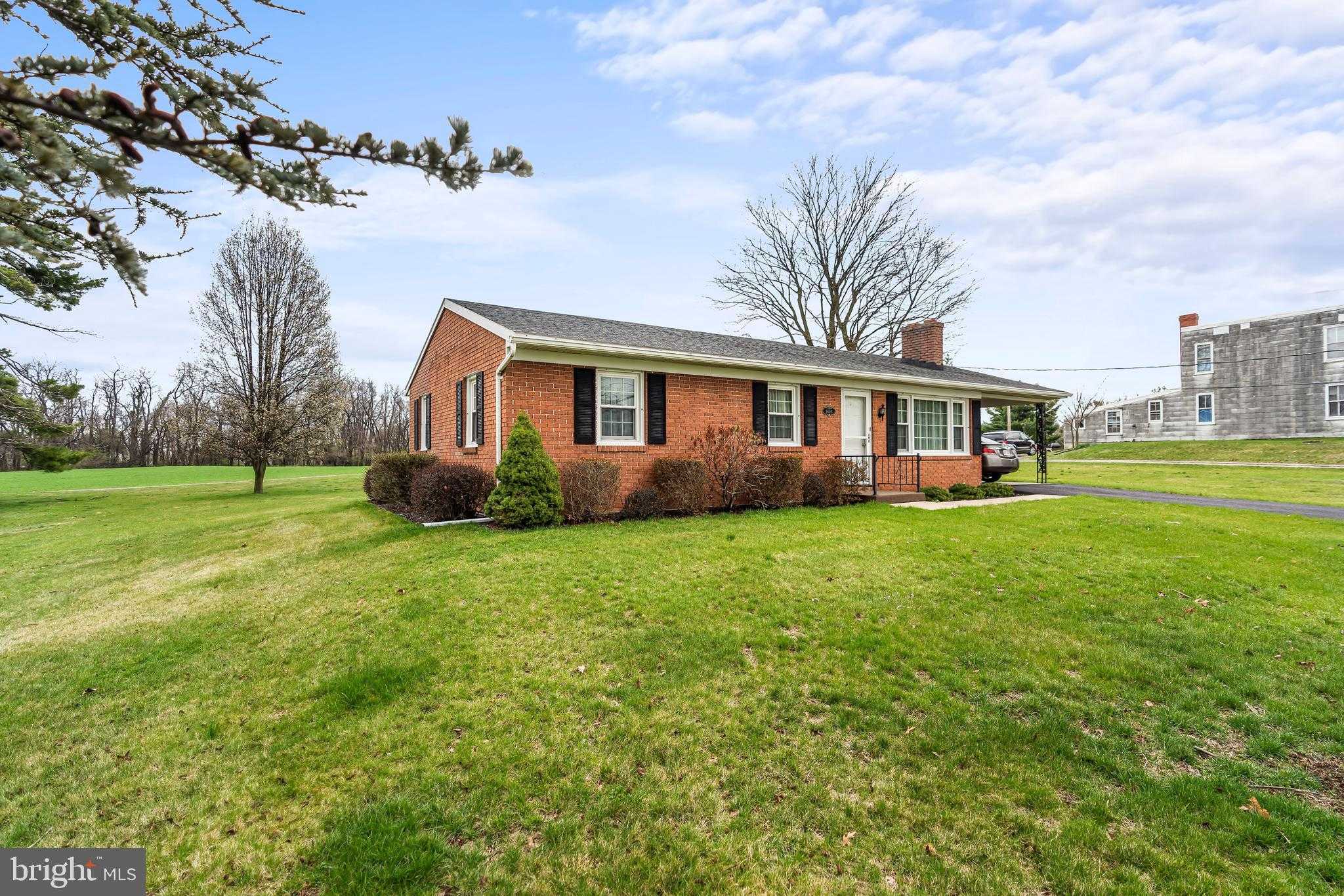 1404 Marshall St photo 4