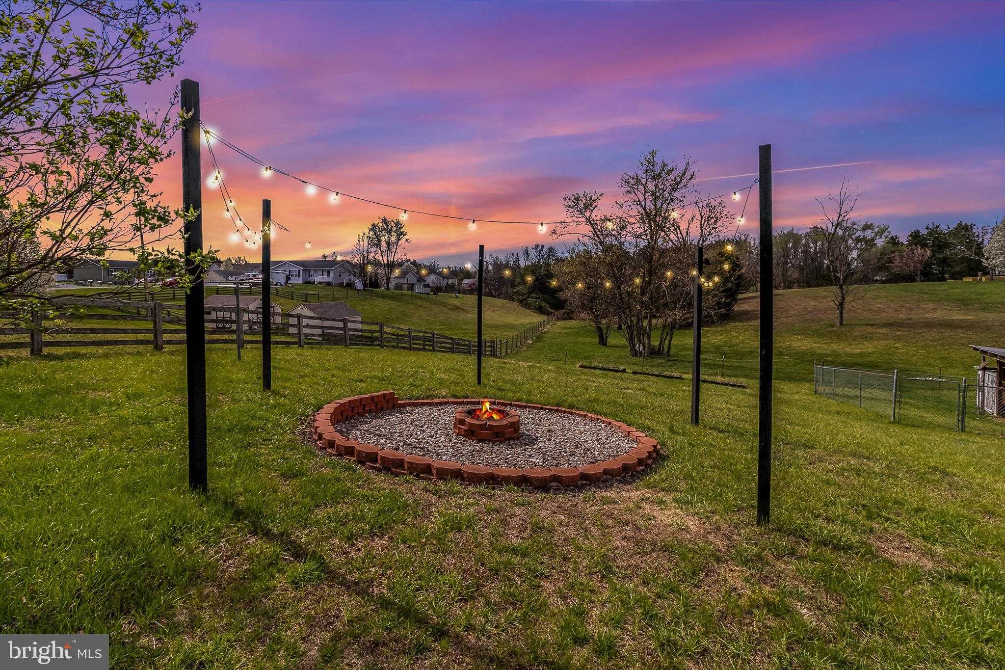 1570 Nadenbousch Ln photo 2