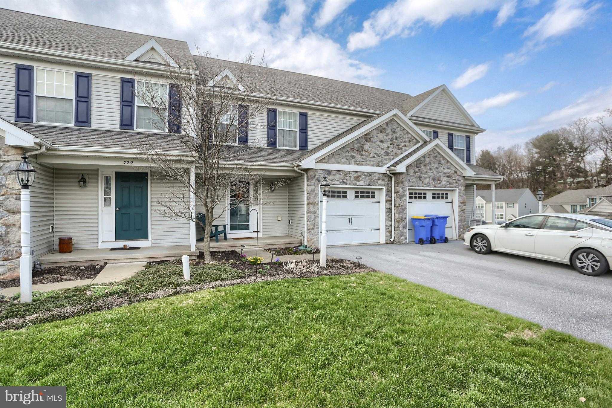 727 Winding Ln photo 3