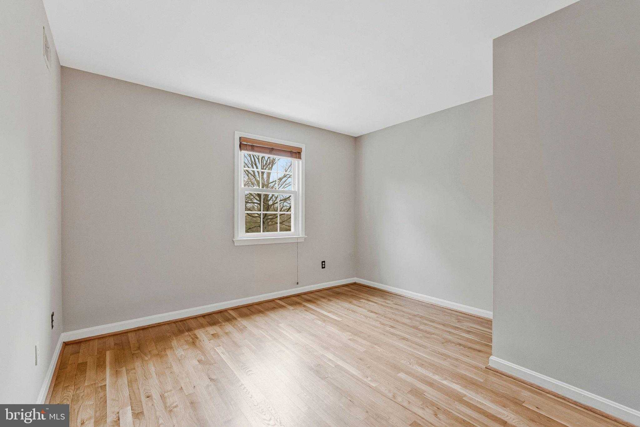 3126 Barnard CT photo 30