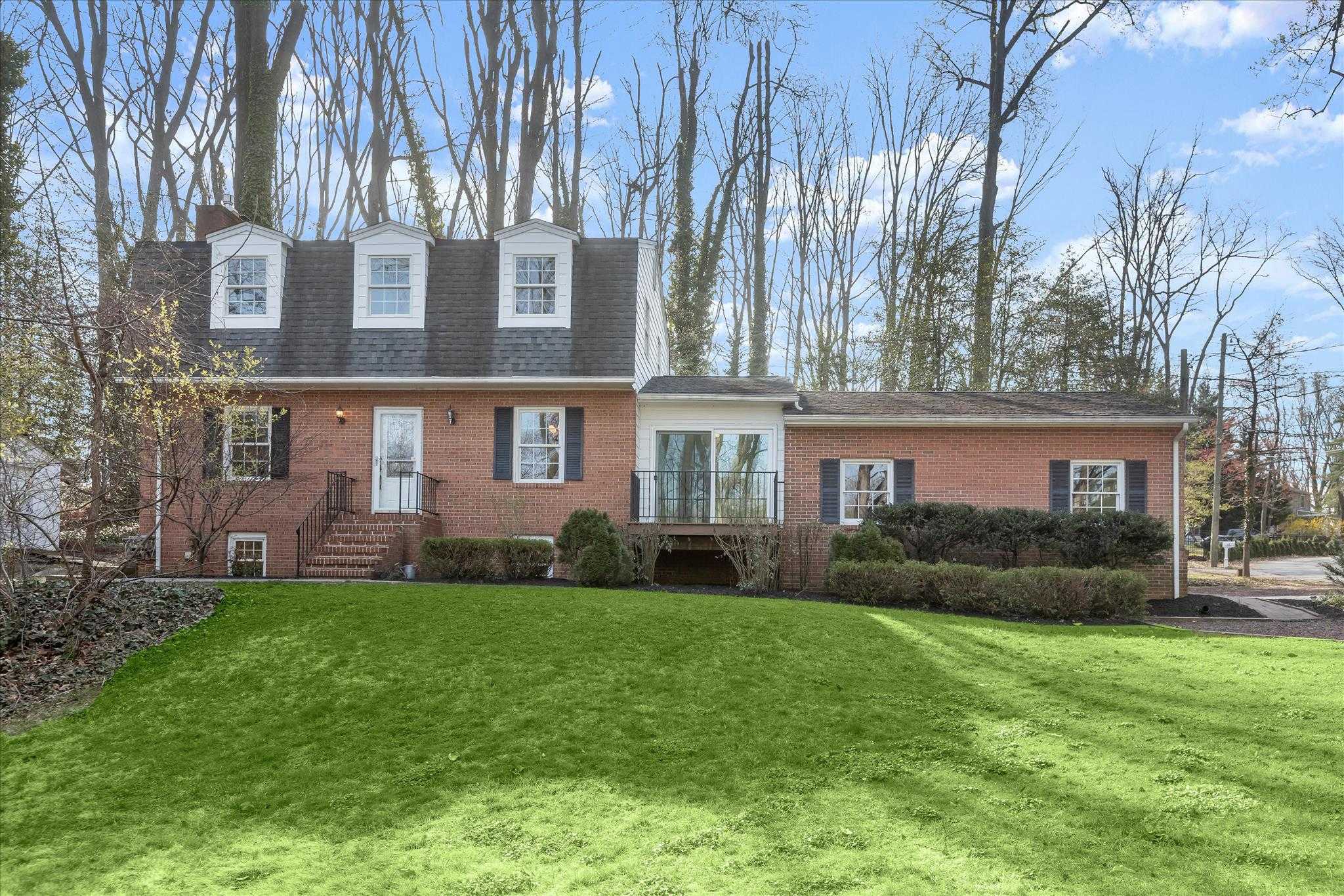 326 Edgewater Rd photo 2