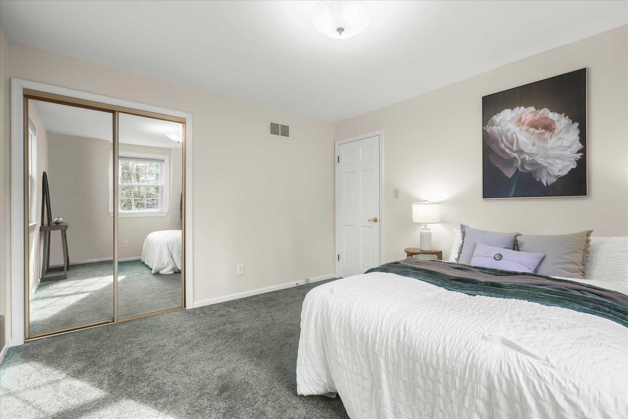 326 Edgewater Rd photo 23