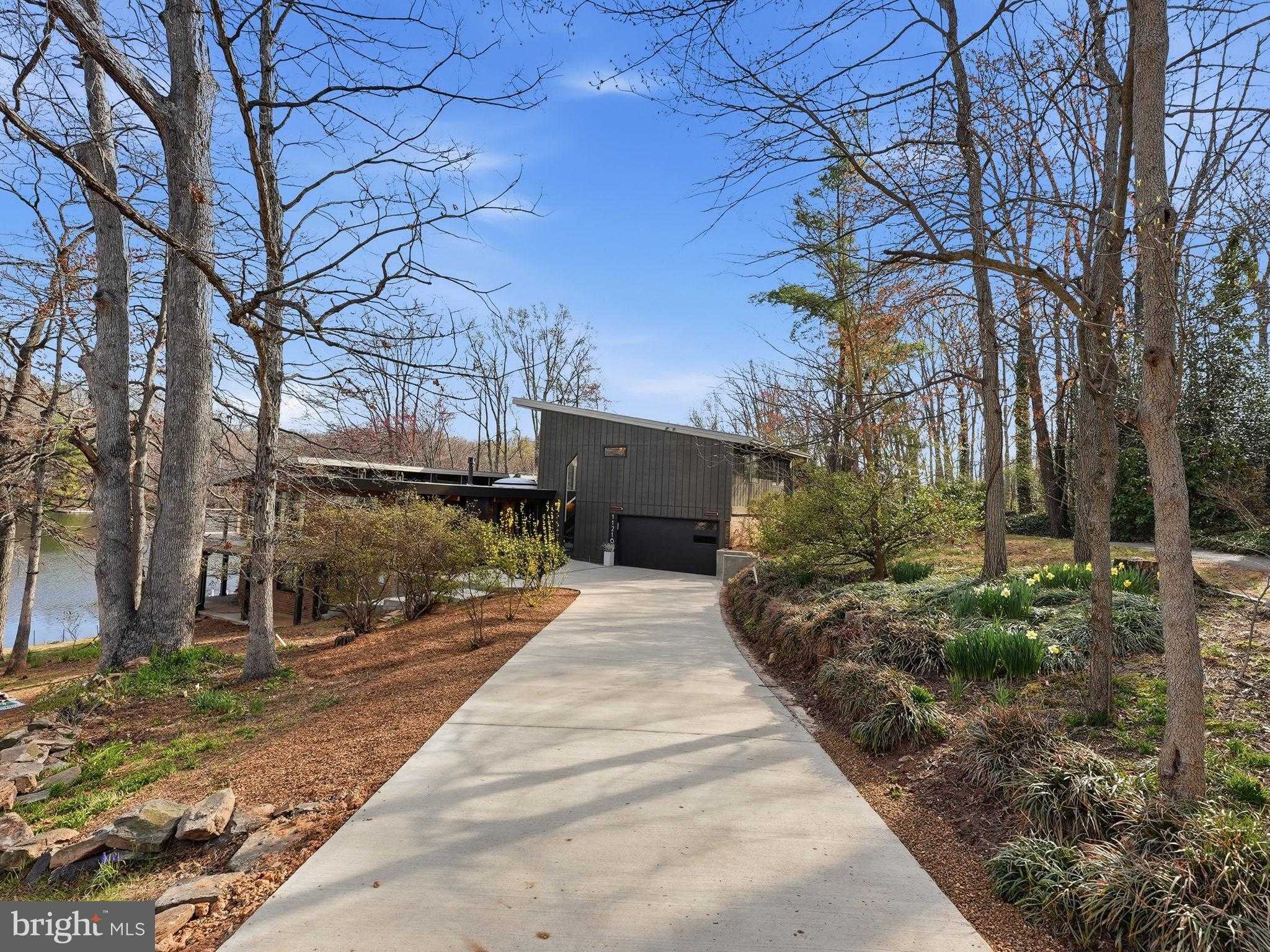 11216 S Shore Rd photo 2