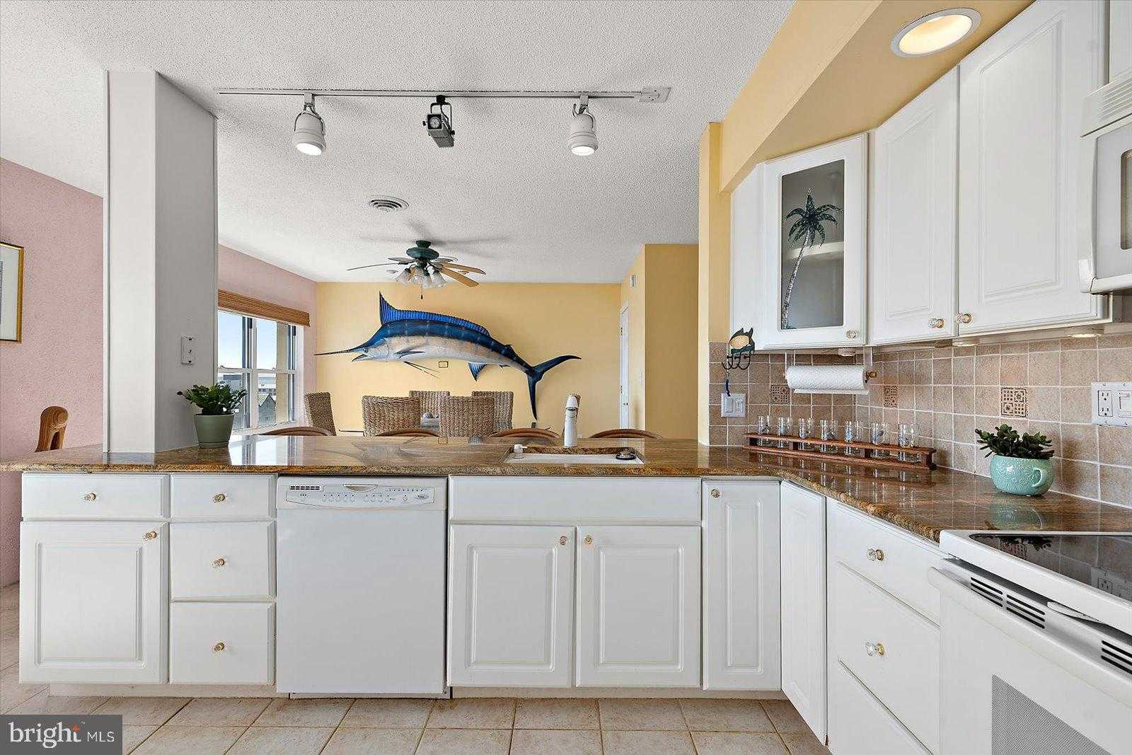 6201 Atlantic Ave Unit 806 photo 25