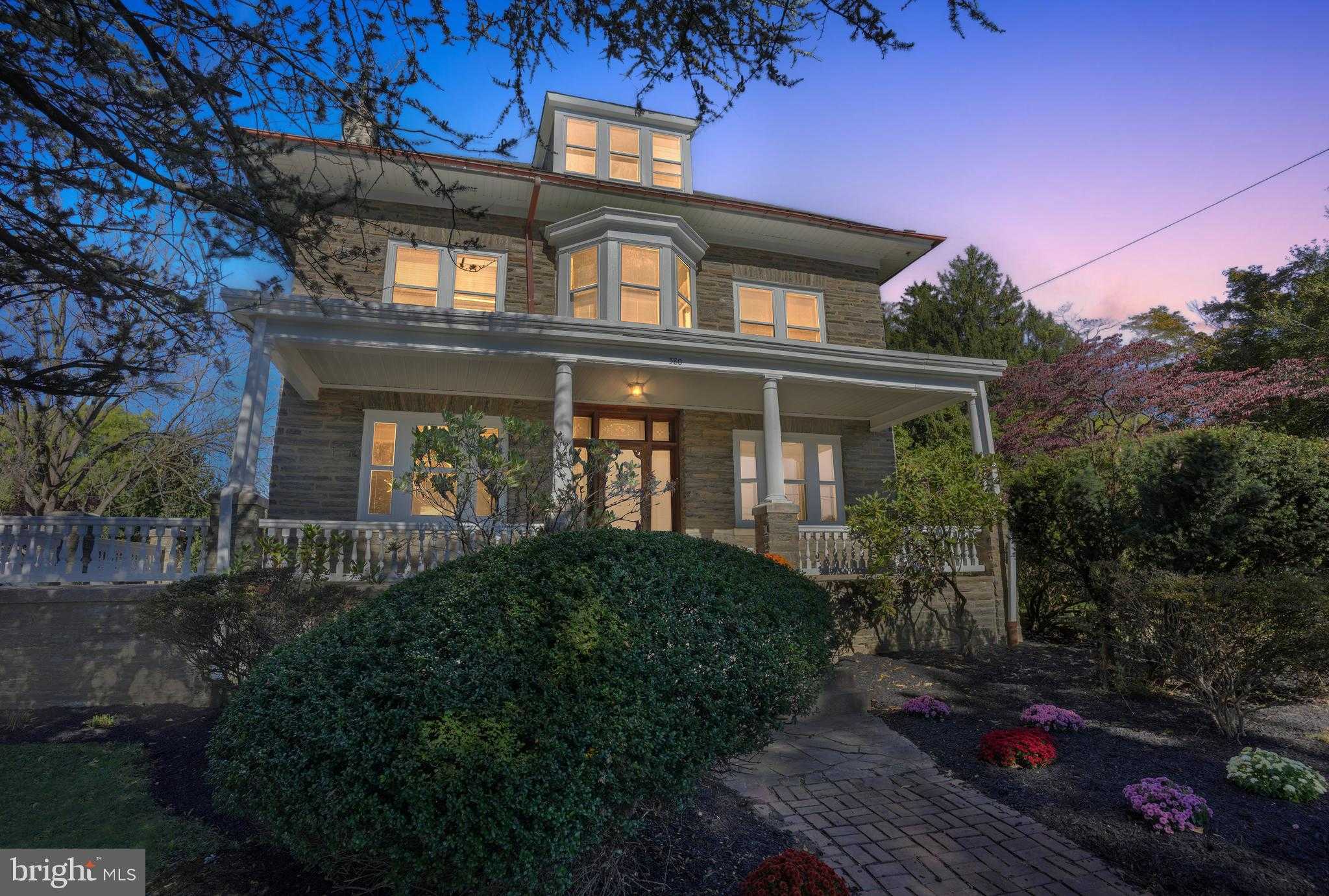 580 Wigard Ave photo 2