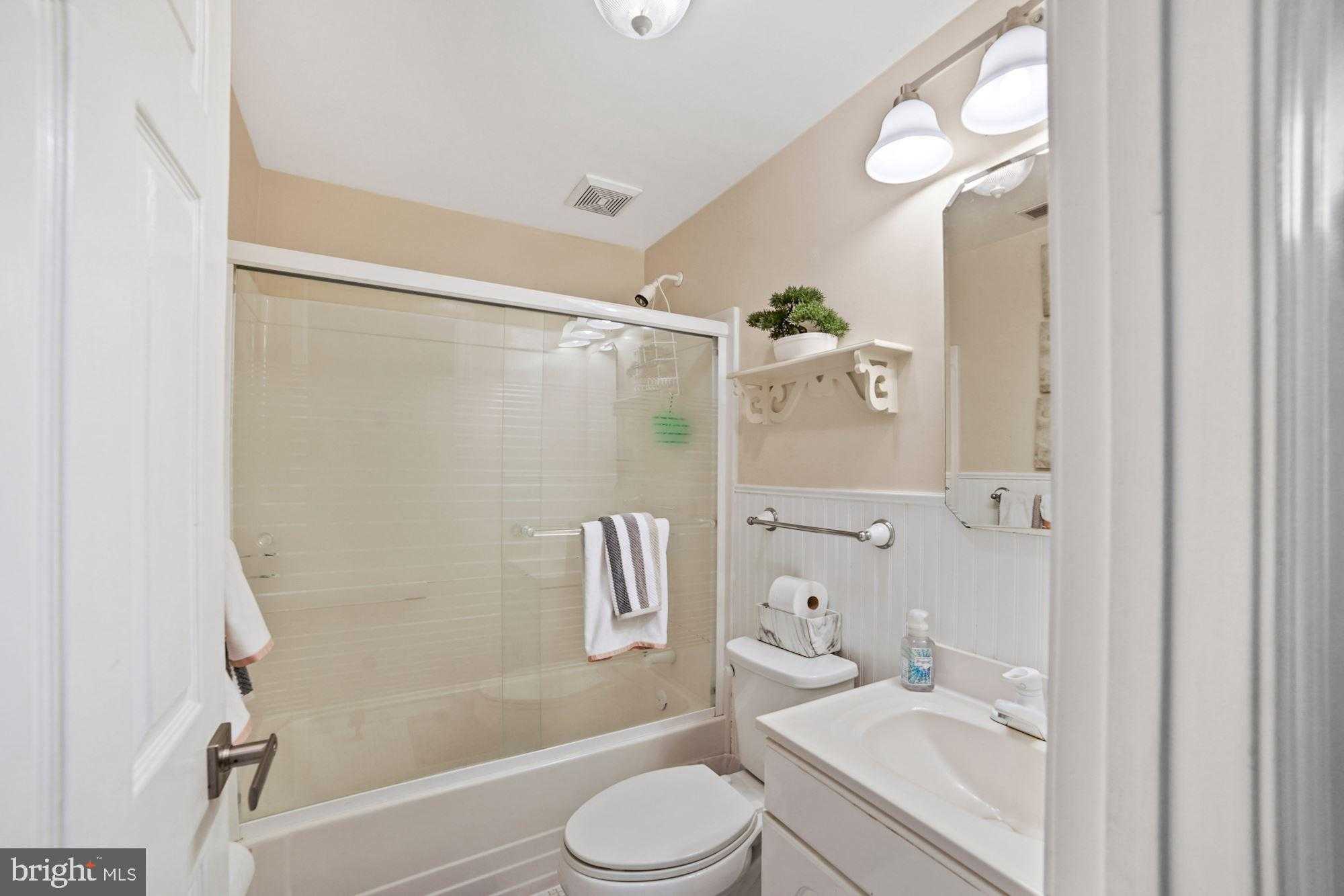 9508 Dunbrook CT photo 18