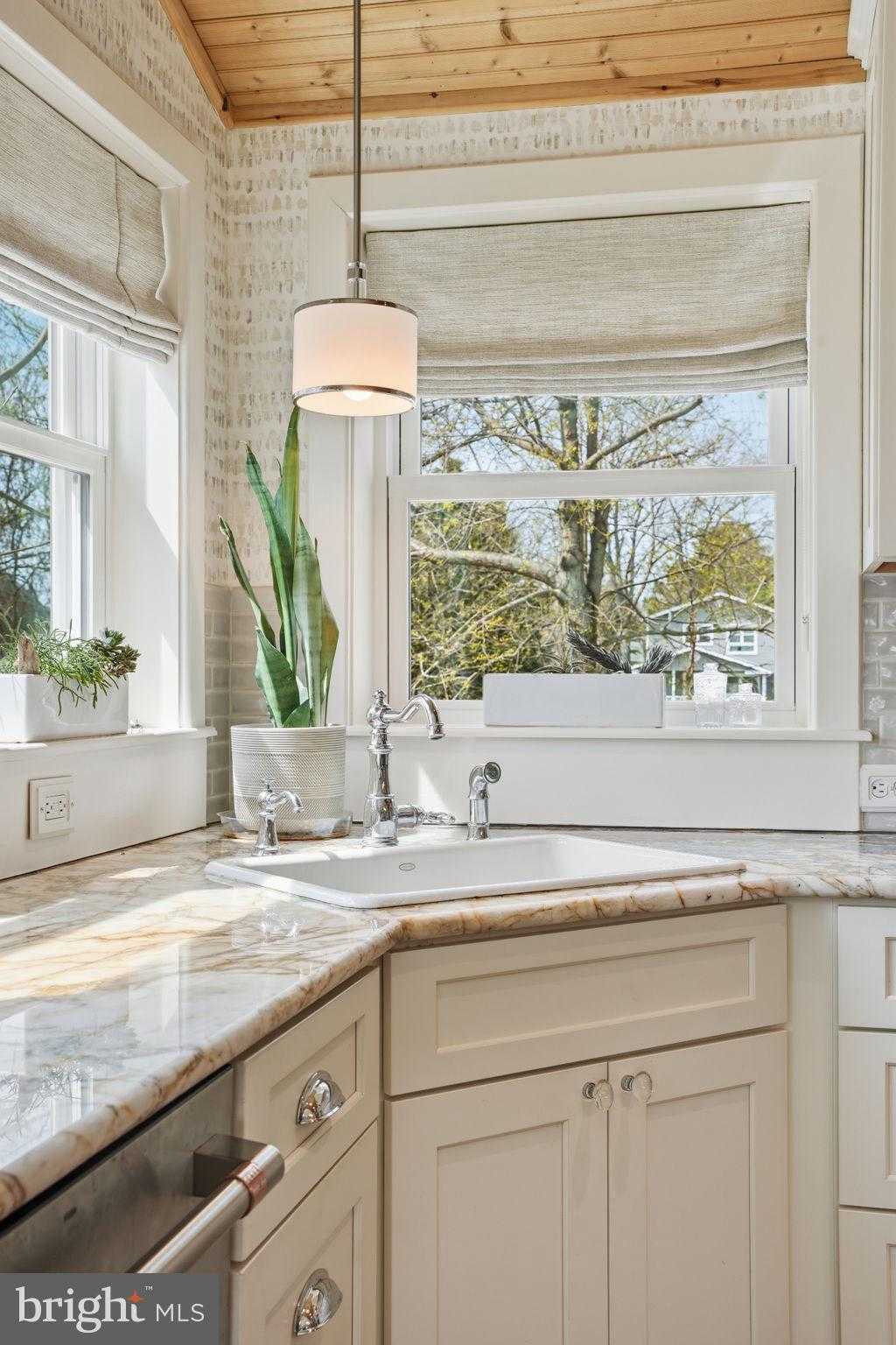 7806 Summit Dr photo 20