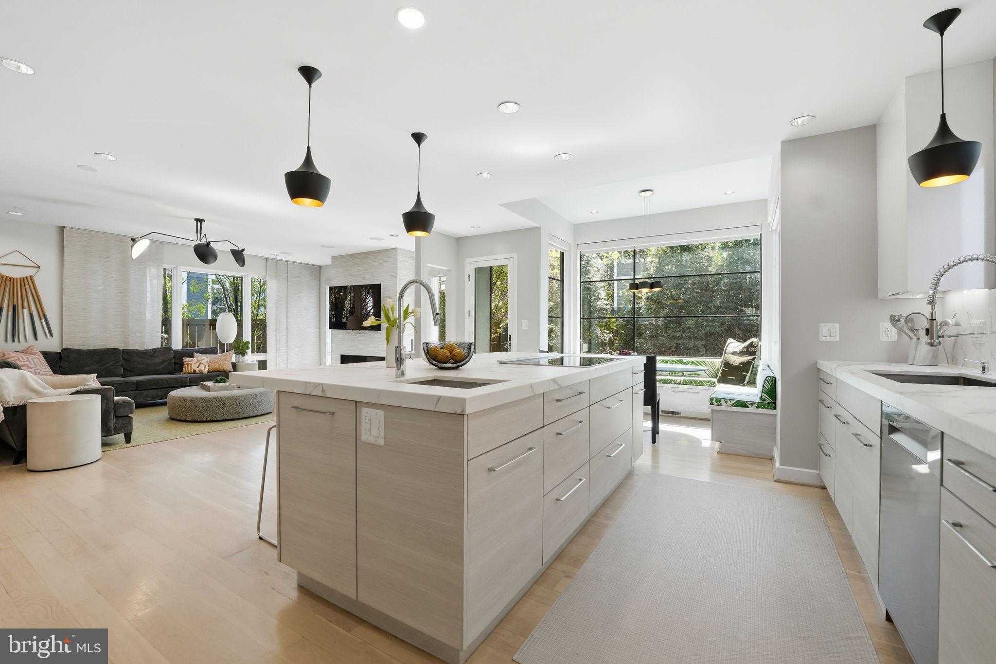 1404 N Herndon St photo 32