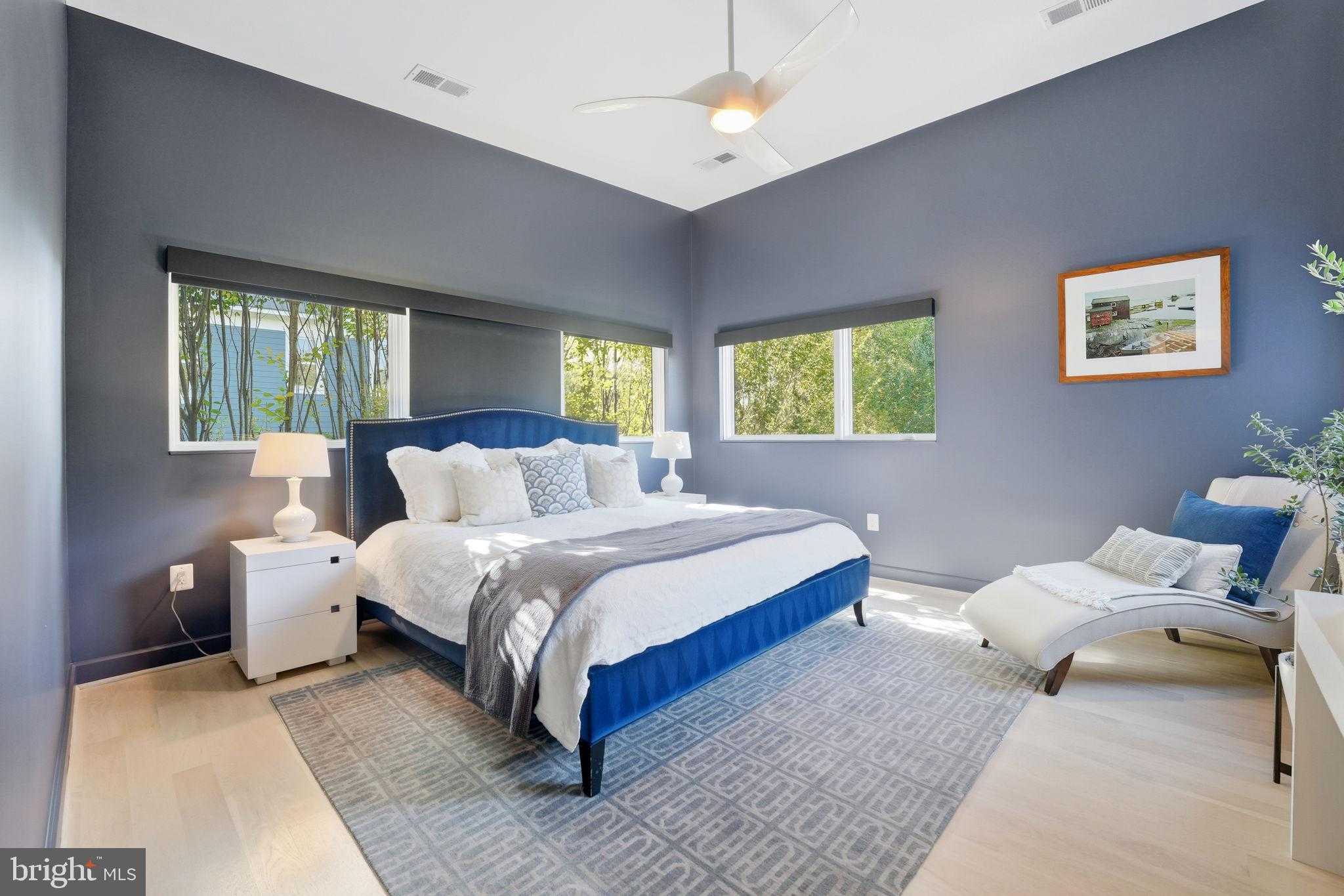 1404 N Herndon St photo 48