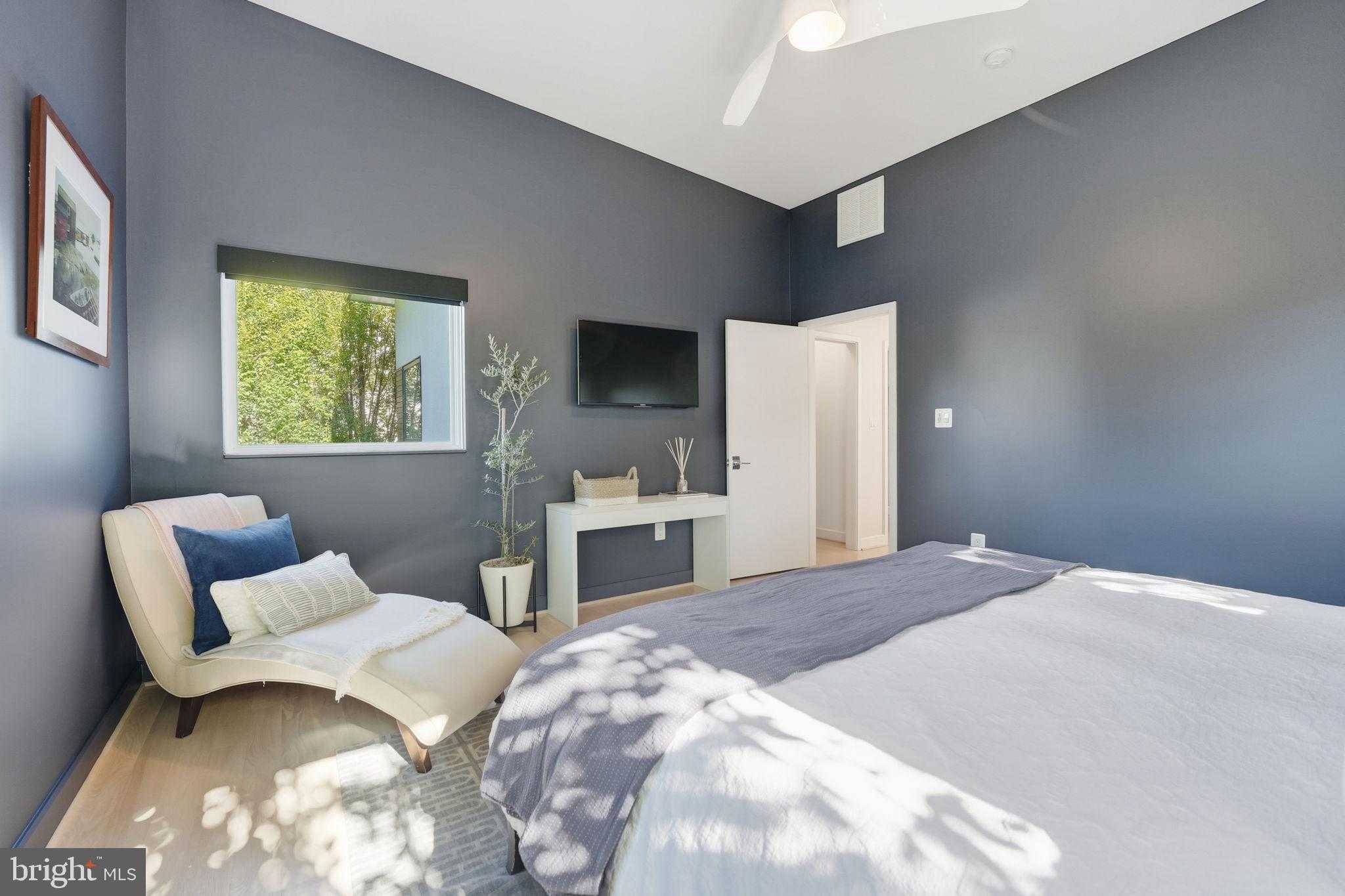 1404 N Herndon St photo 49