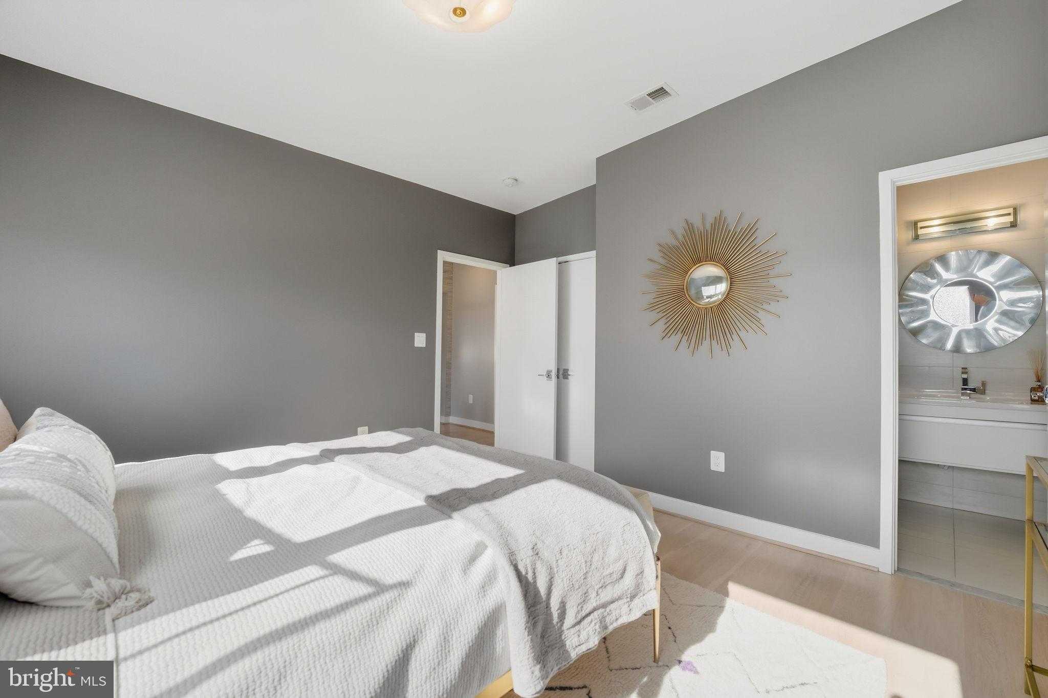 1404 N Herndon St photo 60