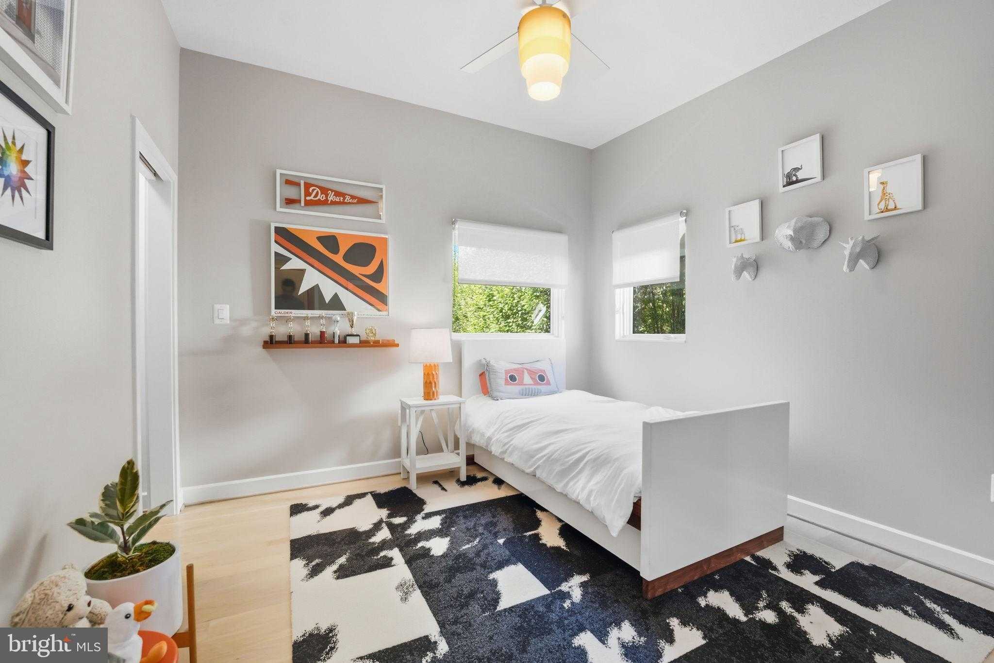 1404 N Herndon St photo 62