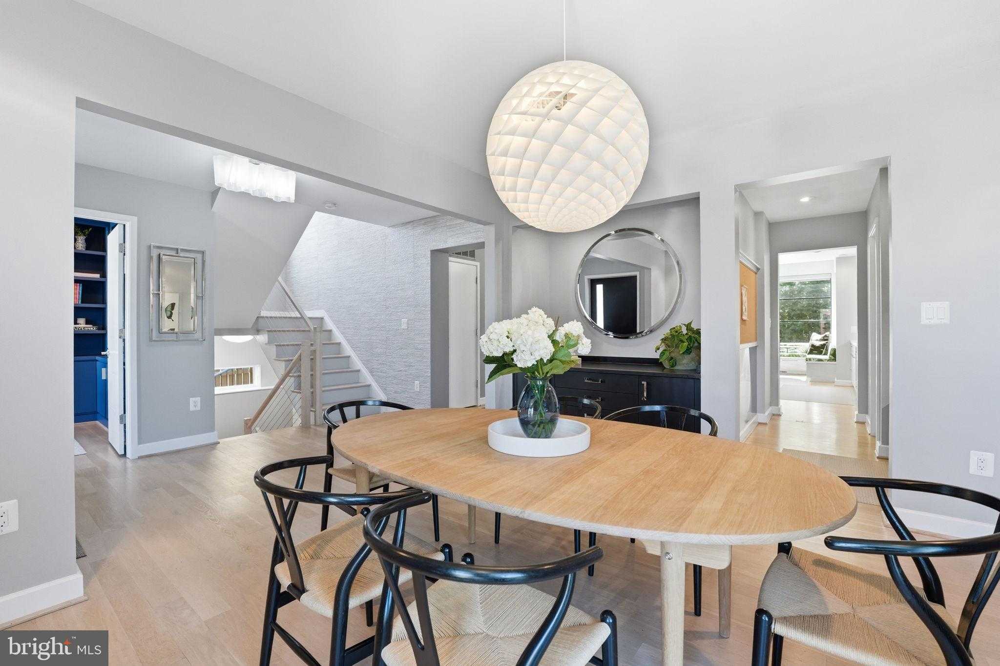 1404 N Herndon St photo 8