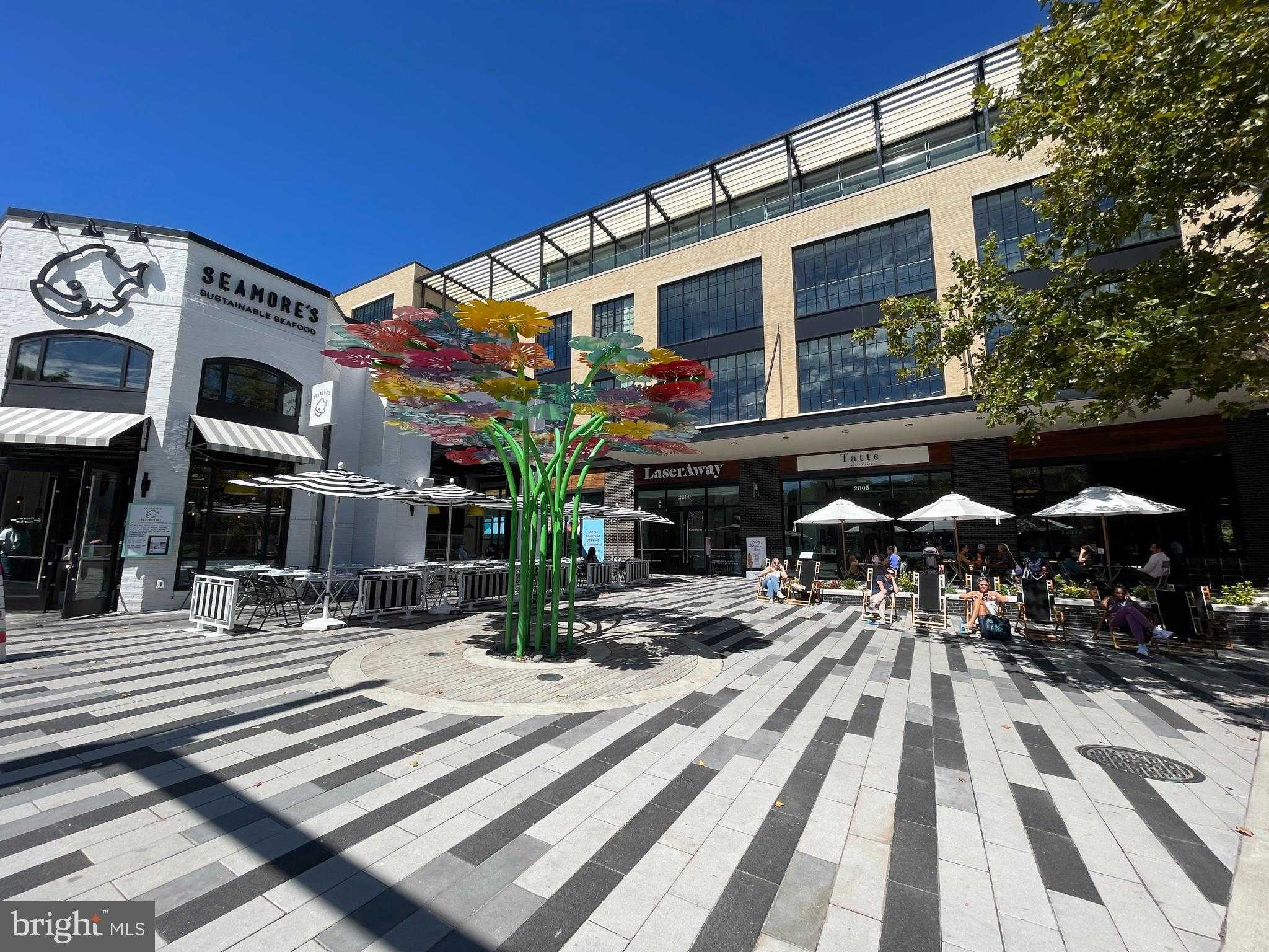 1404 N Herndon St photo 94