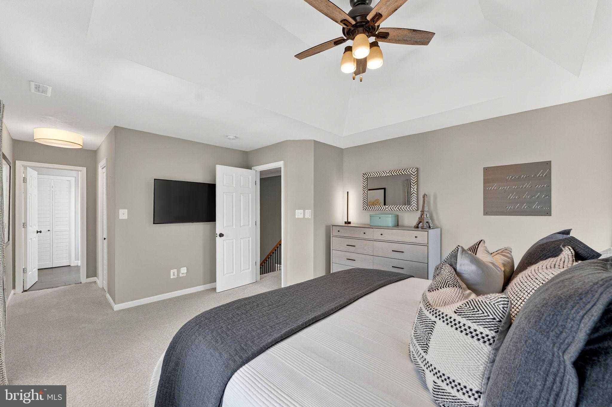 233 Breezewood Dr photo 13