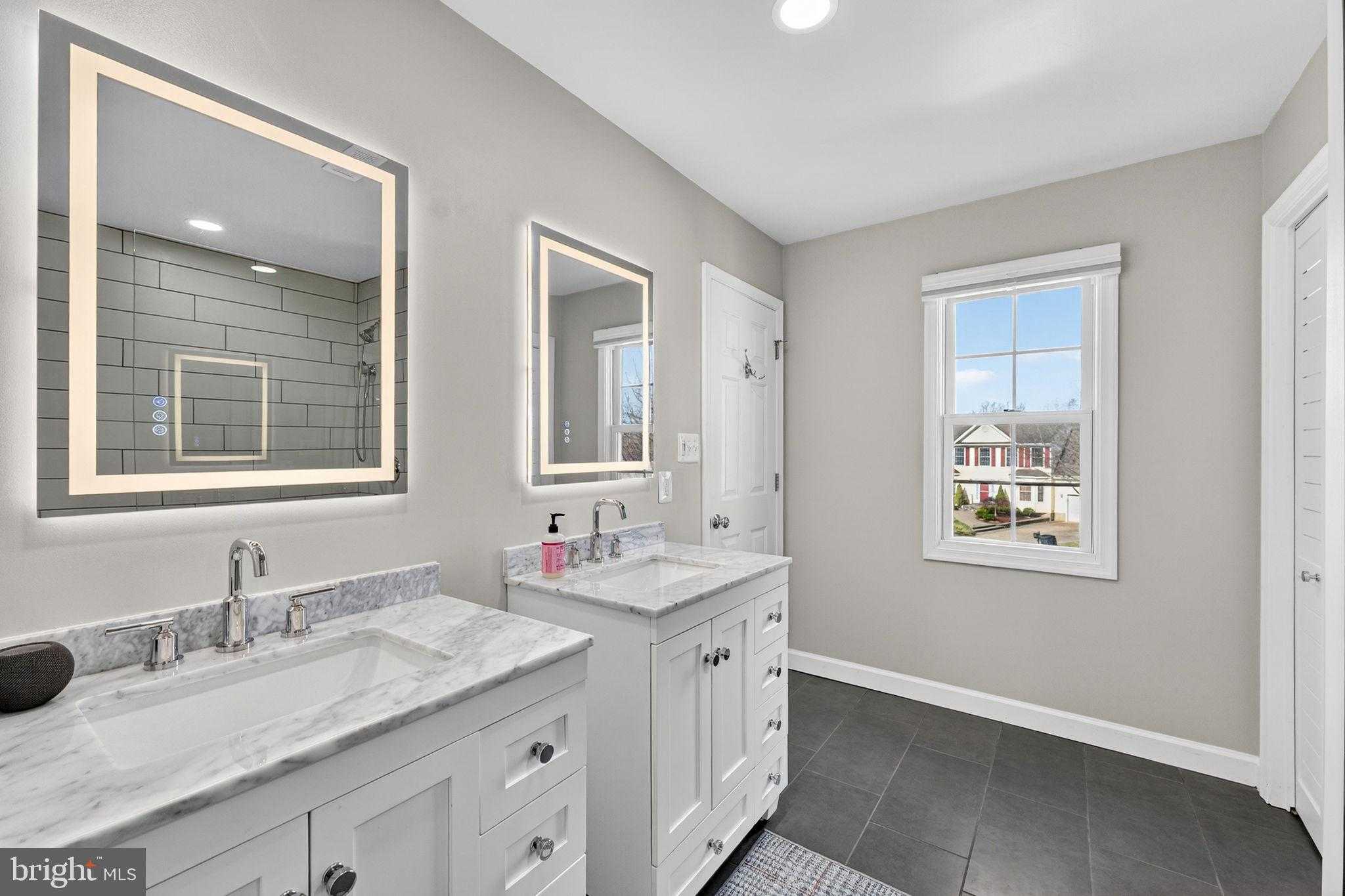 233 Breezewood Dr photo 14