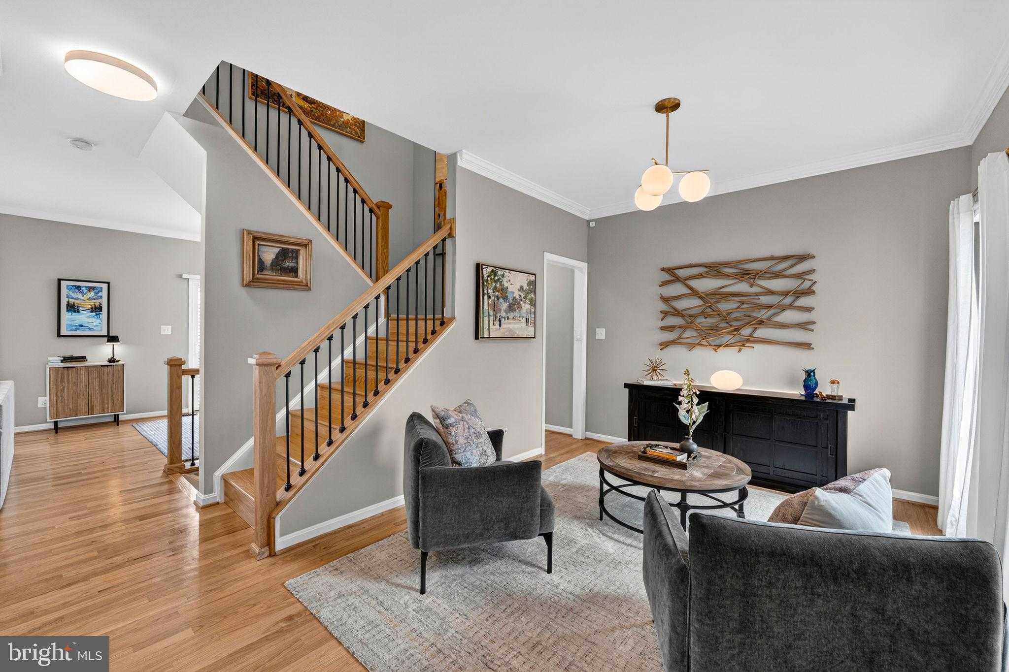 233 Breezewood Dr photo 2