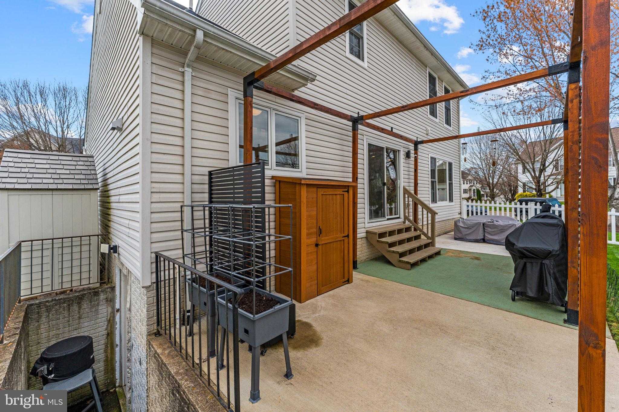 233 Breezewood Dr photo 30