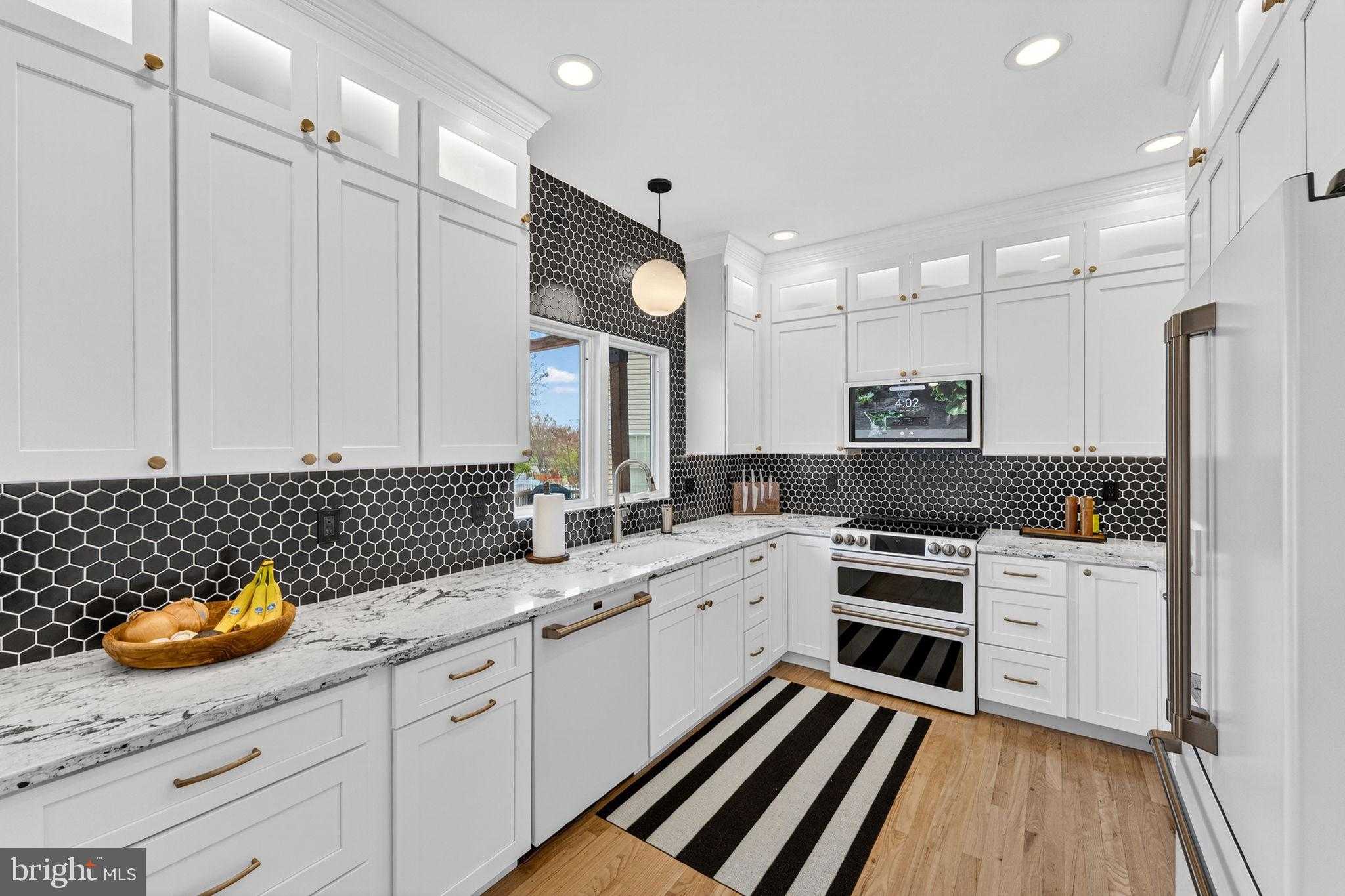 233 Breezewood Dr photo 4