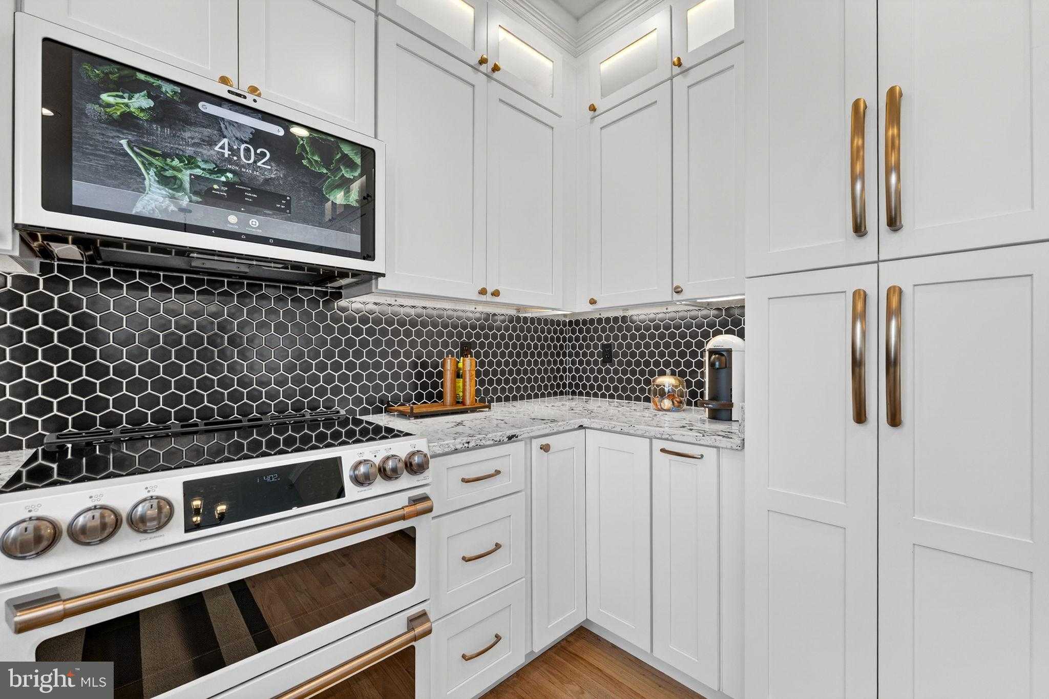 233 Breezewood Dr photo 5