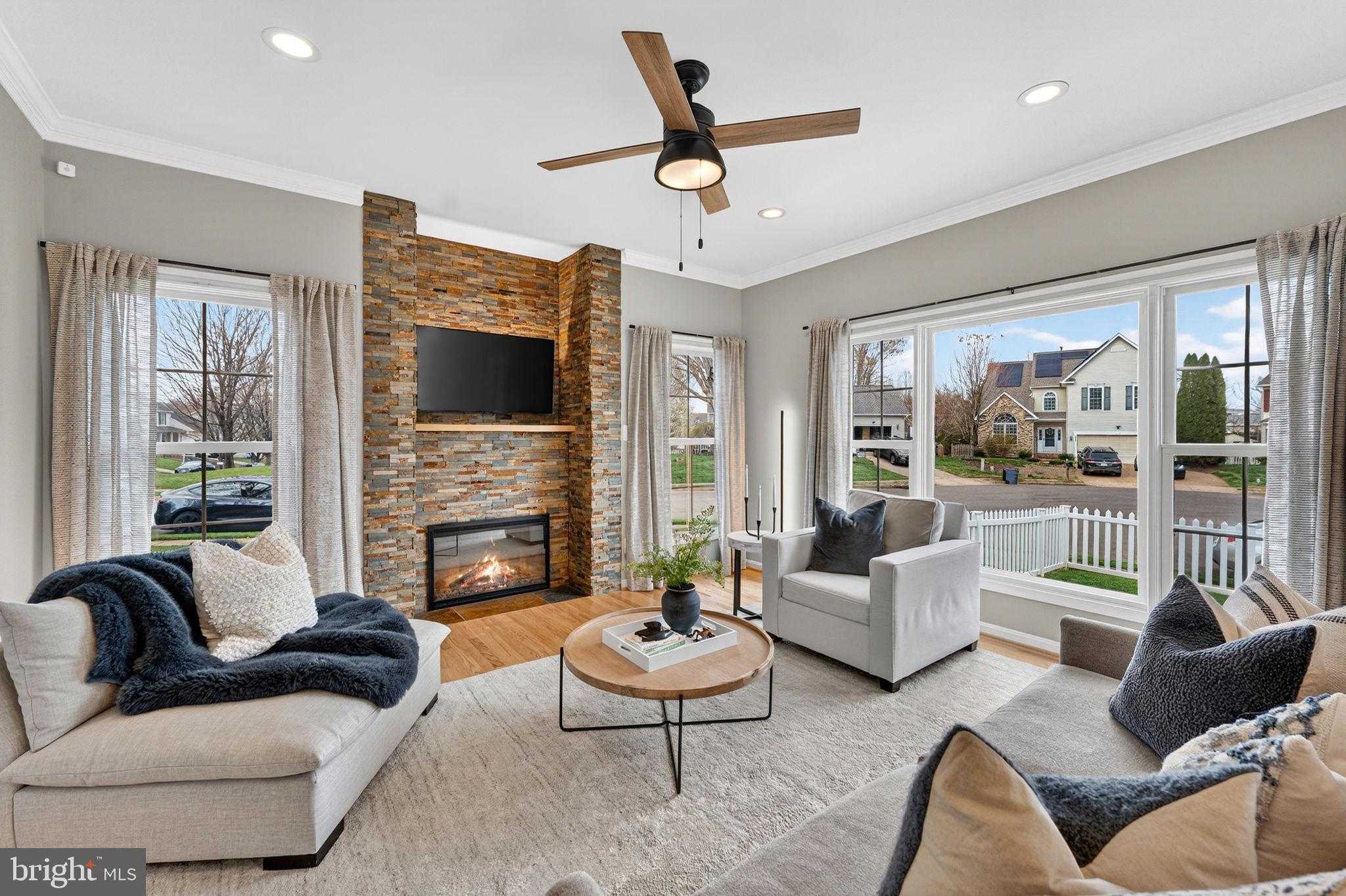 233 Breezewood Dr photo 8