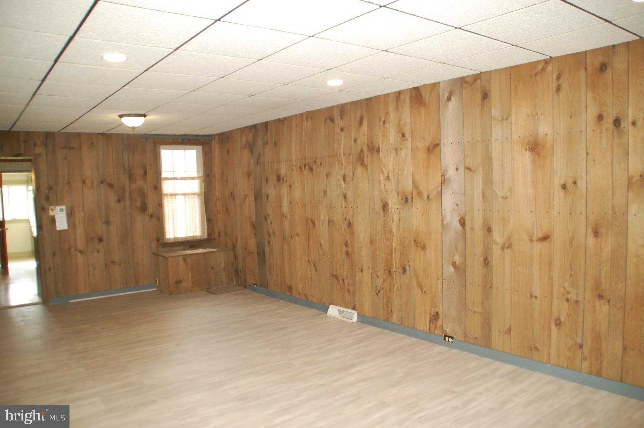 76 Hillside Ave photo 5