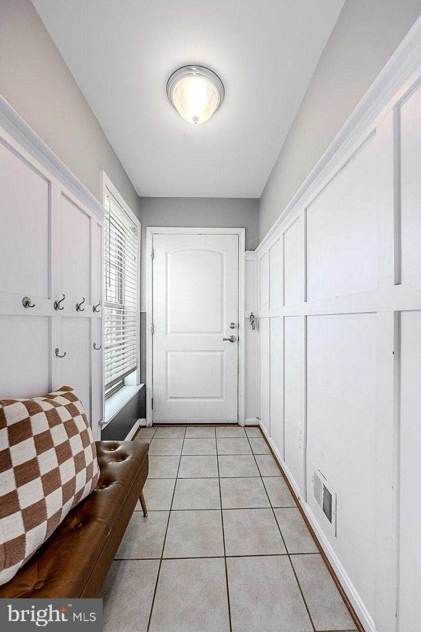 180 Royal CT photo 6