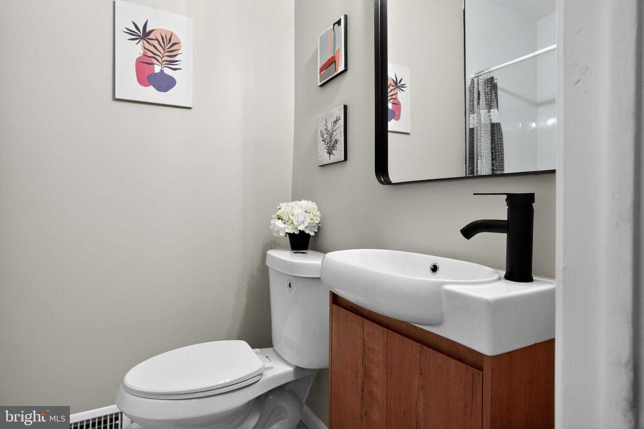 657 N May Pl photo 22