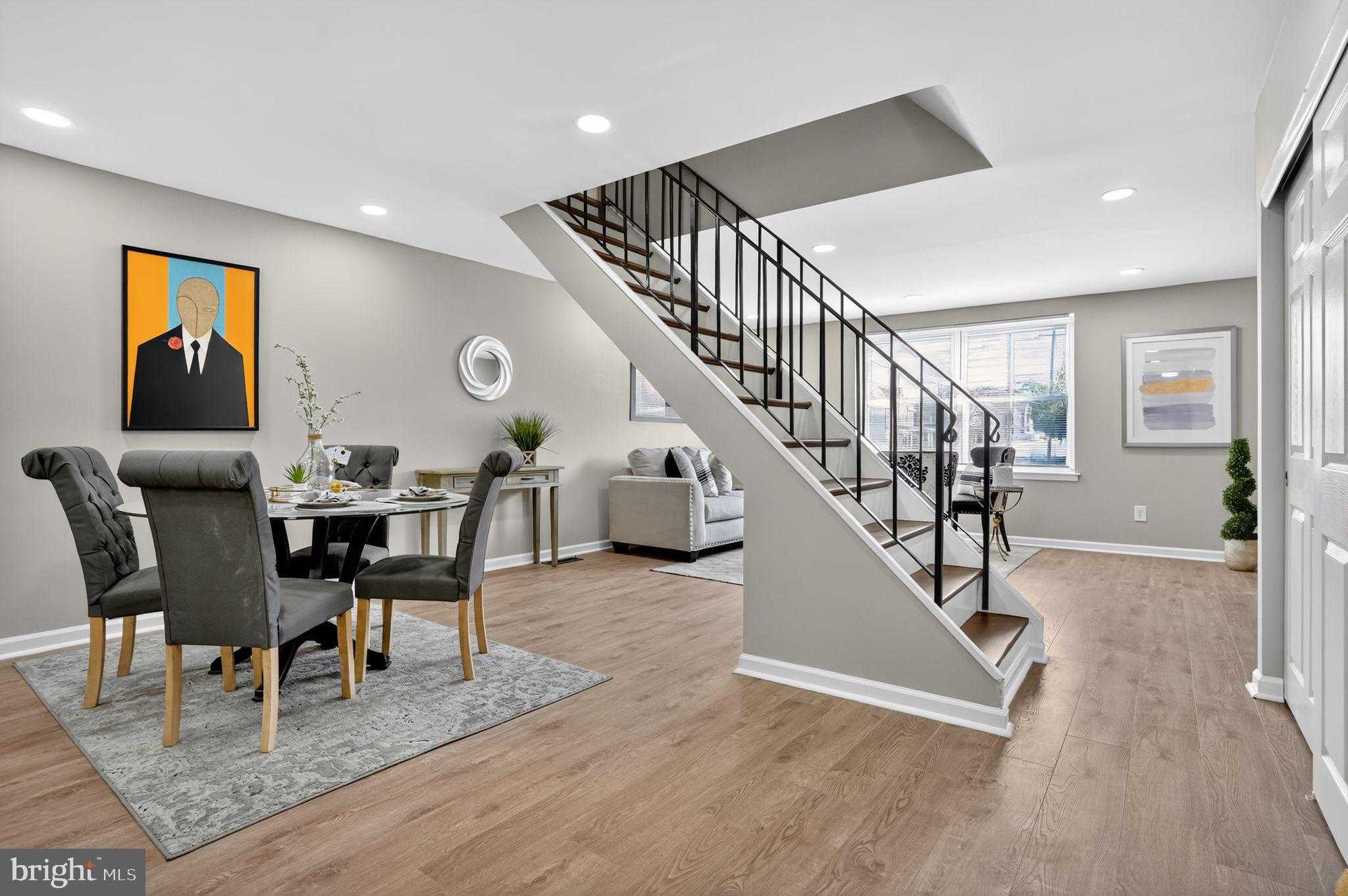 657 N May Pl photo 3