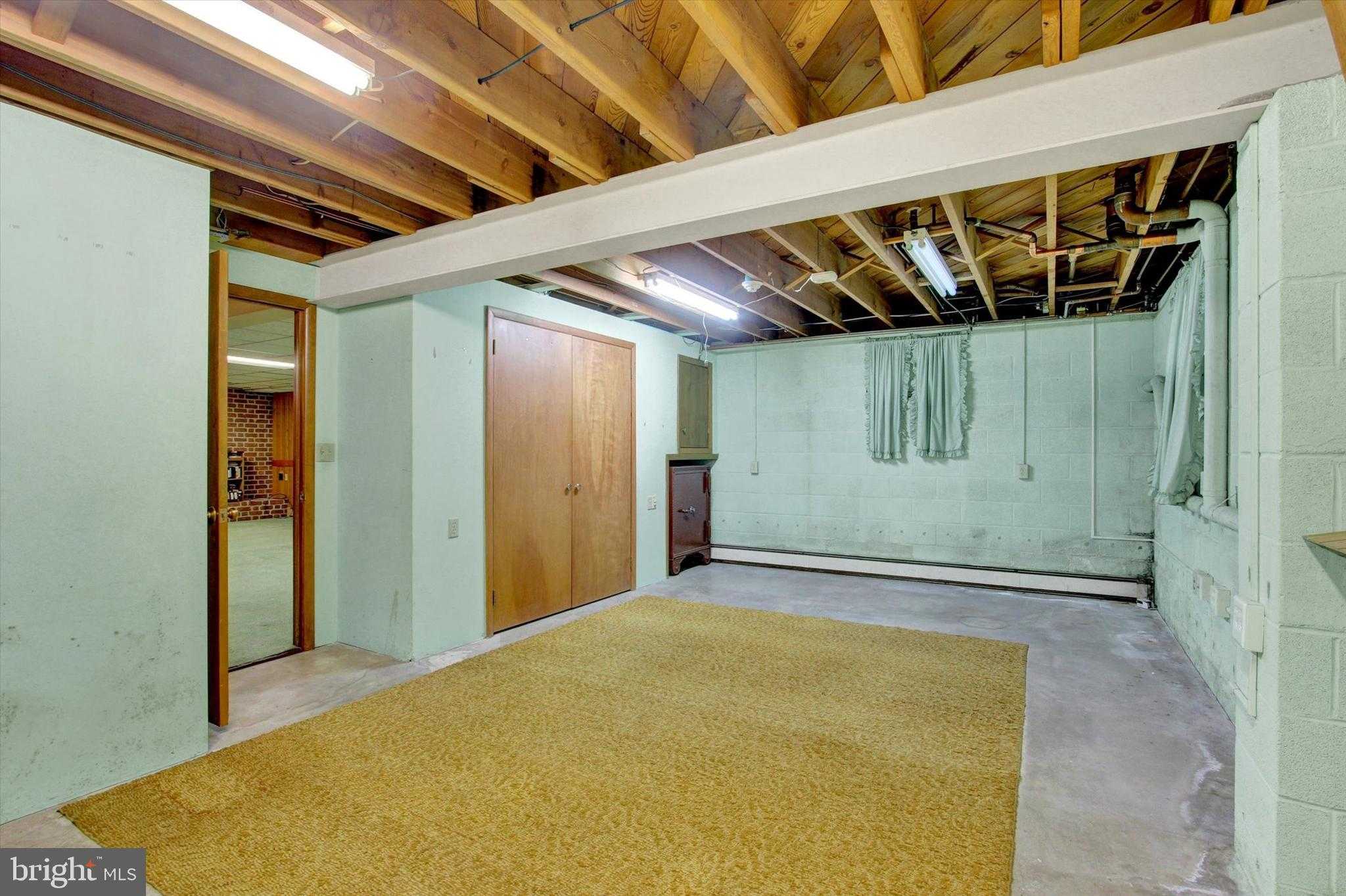 241 Charles St photo 29