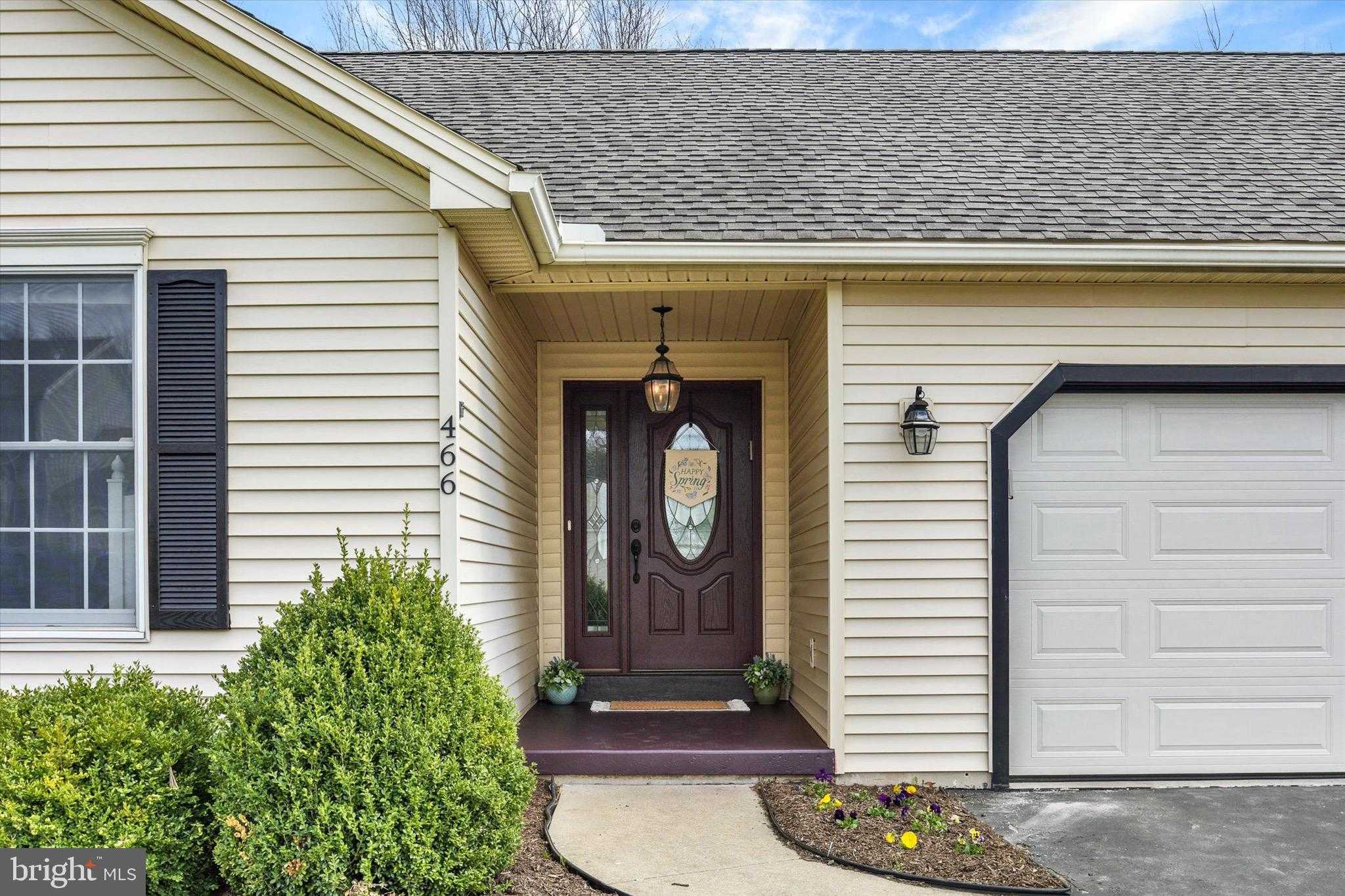 466 Chestnut Way photo 3