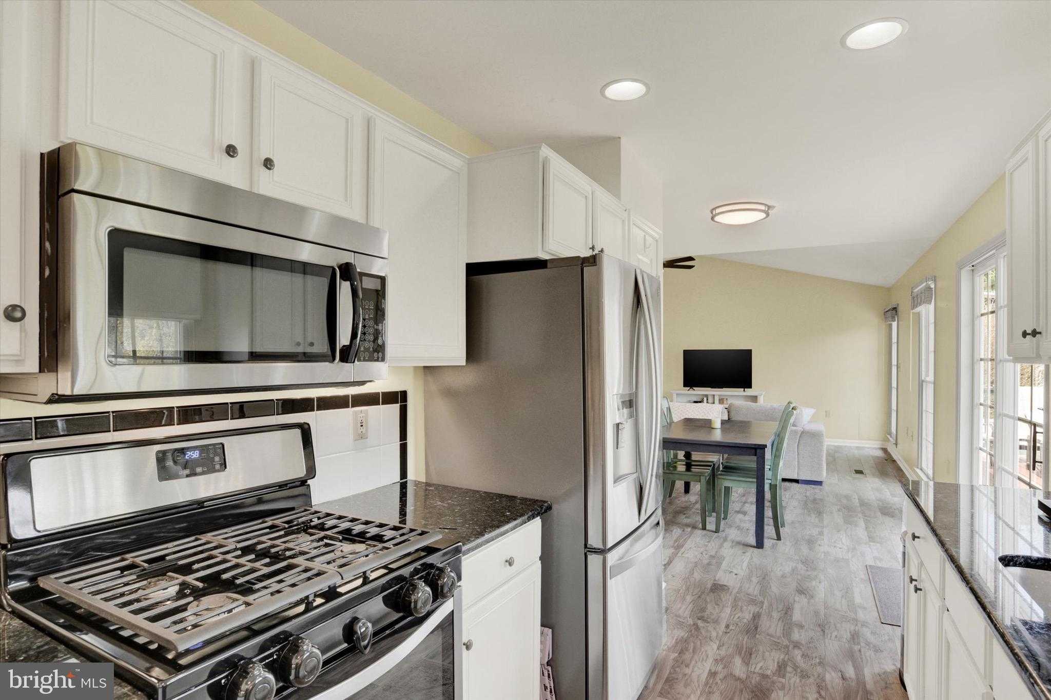 466 Chestnut Way photo 6