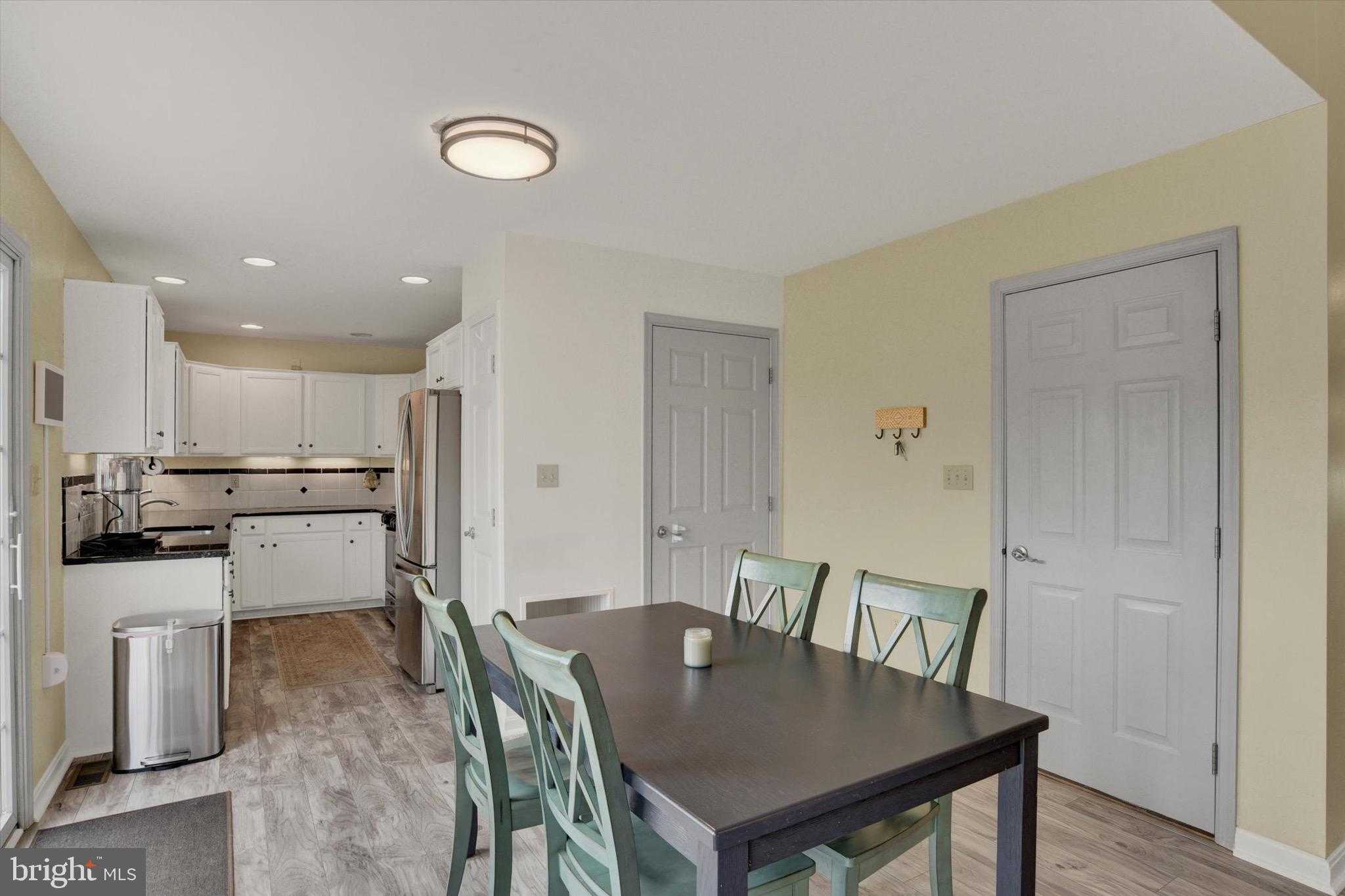 466 Chestnut Way photo 9