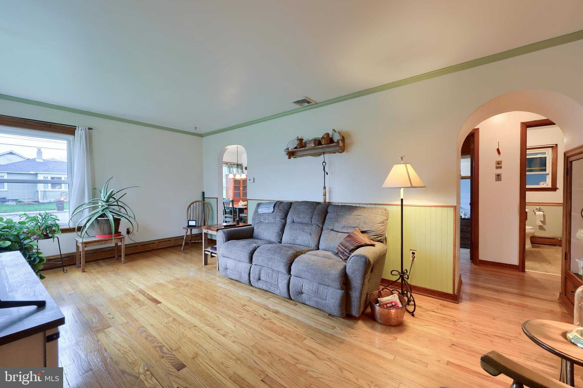 301 E Willow St photo 7