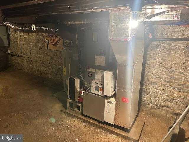 120 E State St photo 22