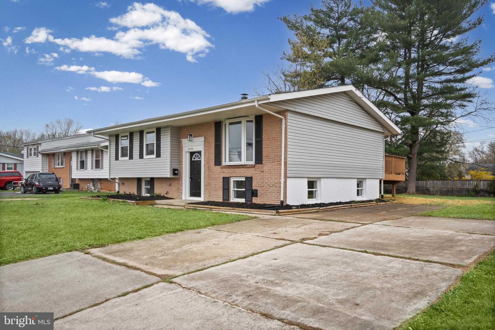 2404 Willoughby Beach Rd photo 2