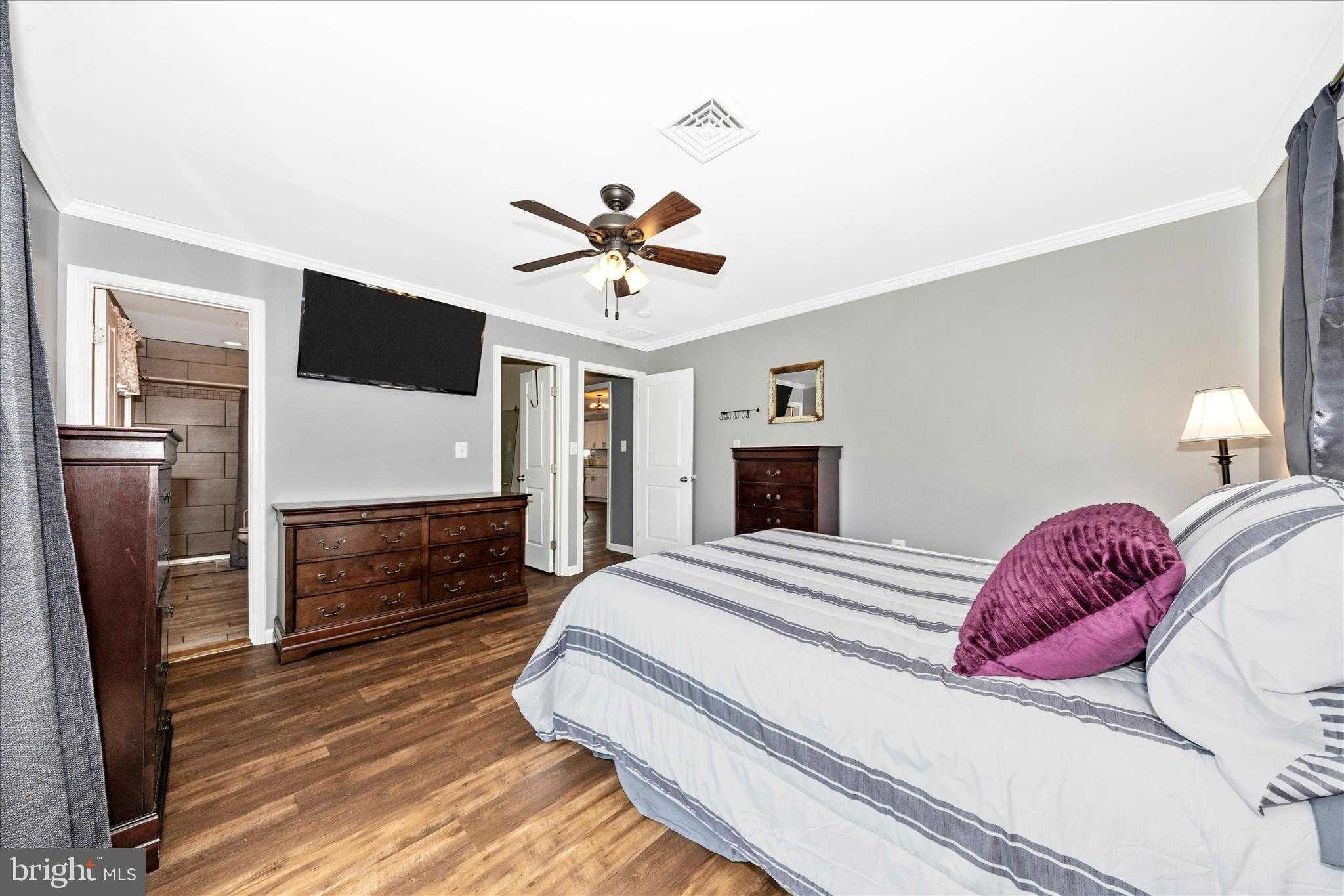 814 2nd Ave photo 18