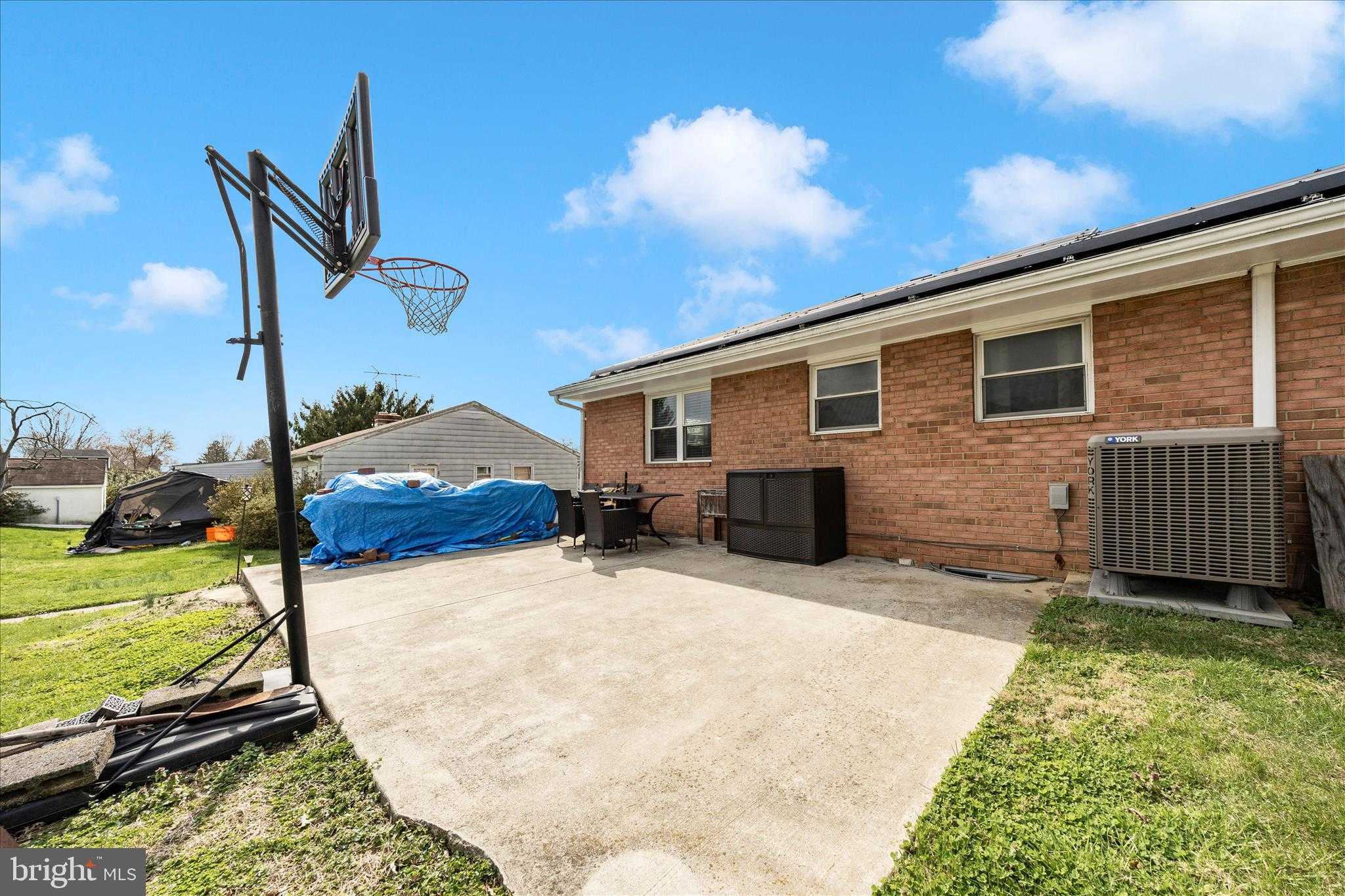 814 2nd Ave photo 37