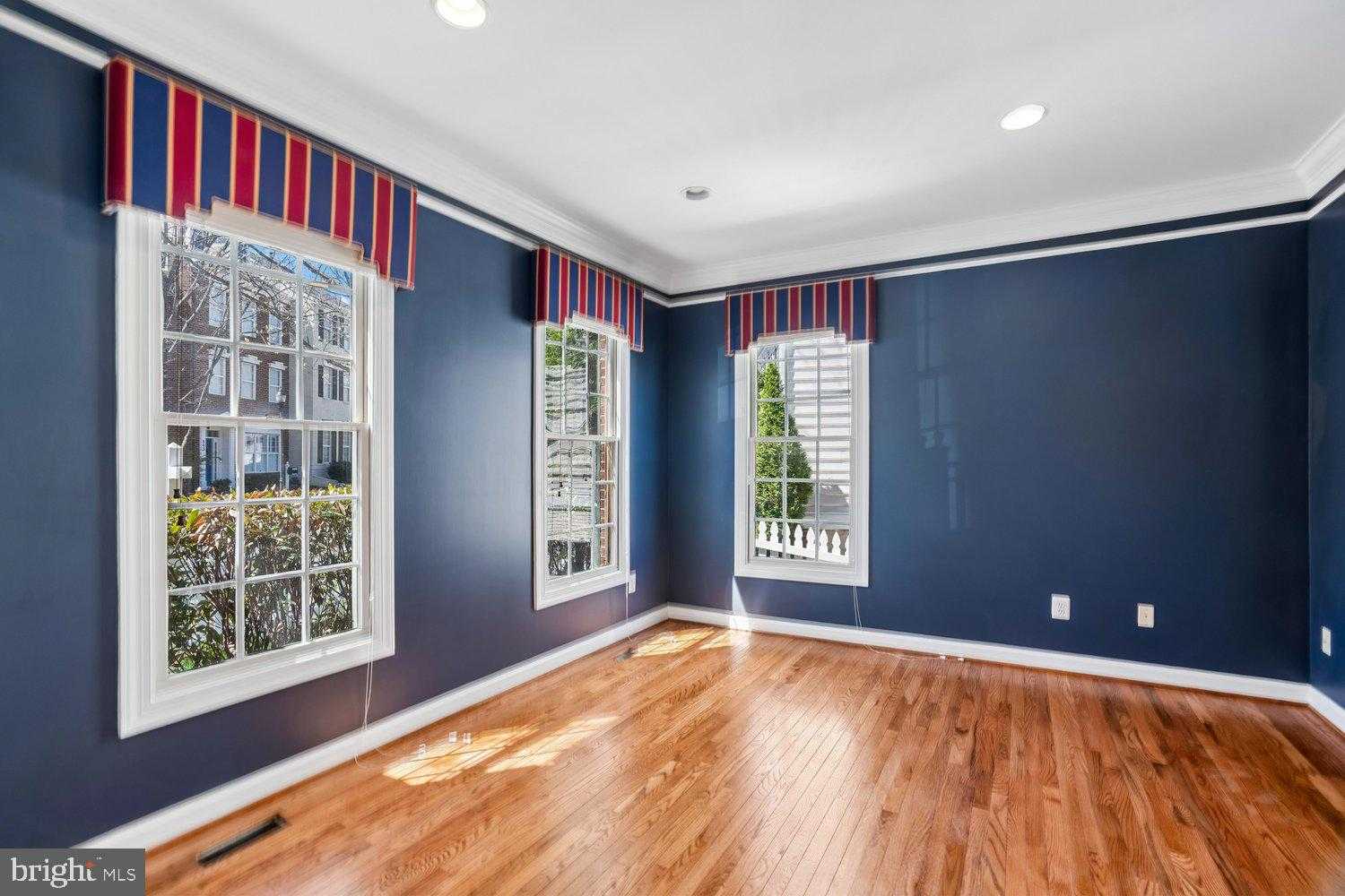 614 Linslade St photo 15