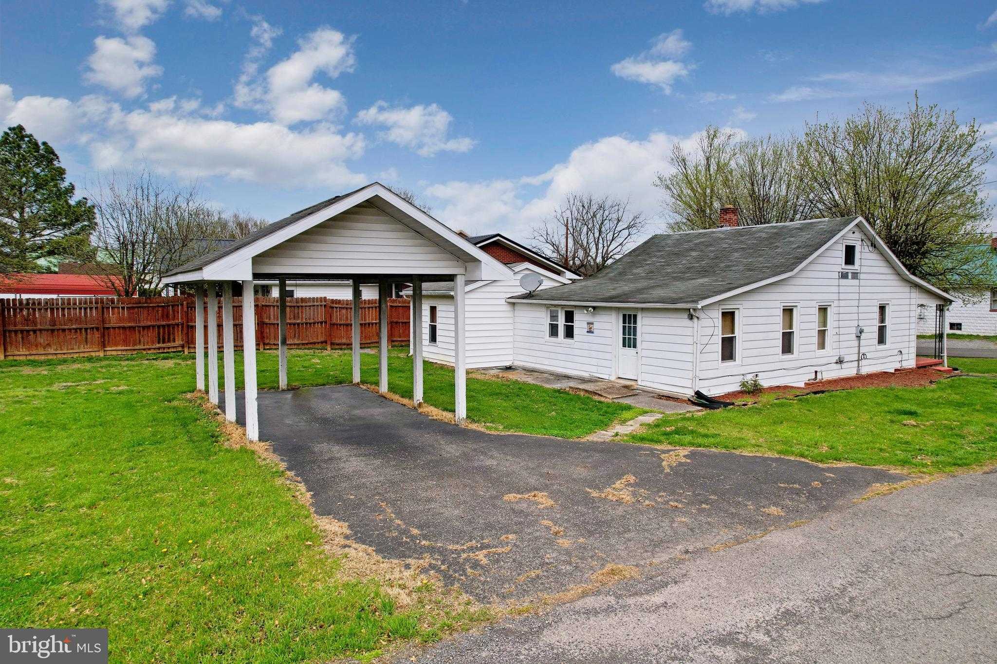 715 Charles St photo 2