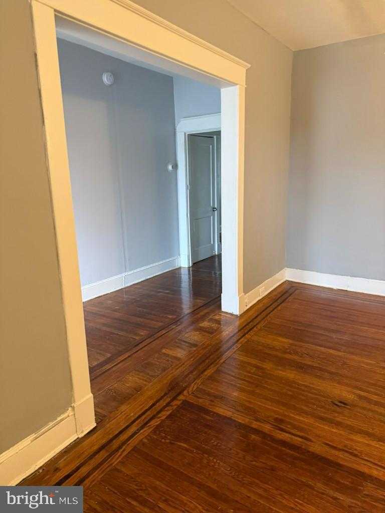 2464 Keyworth Ave photo 7