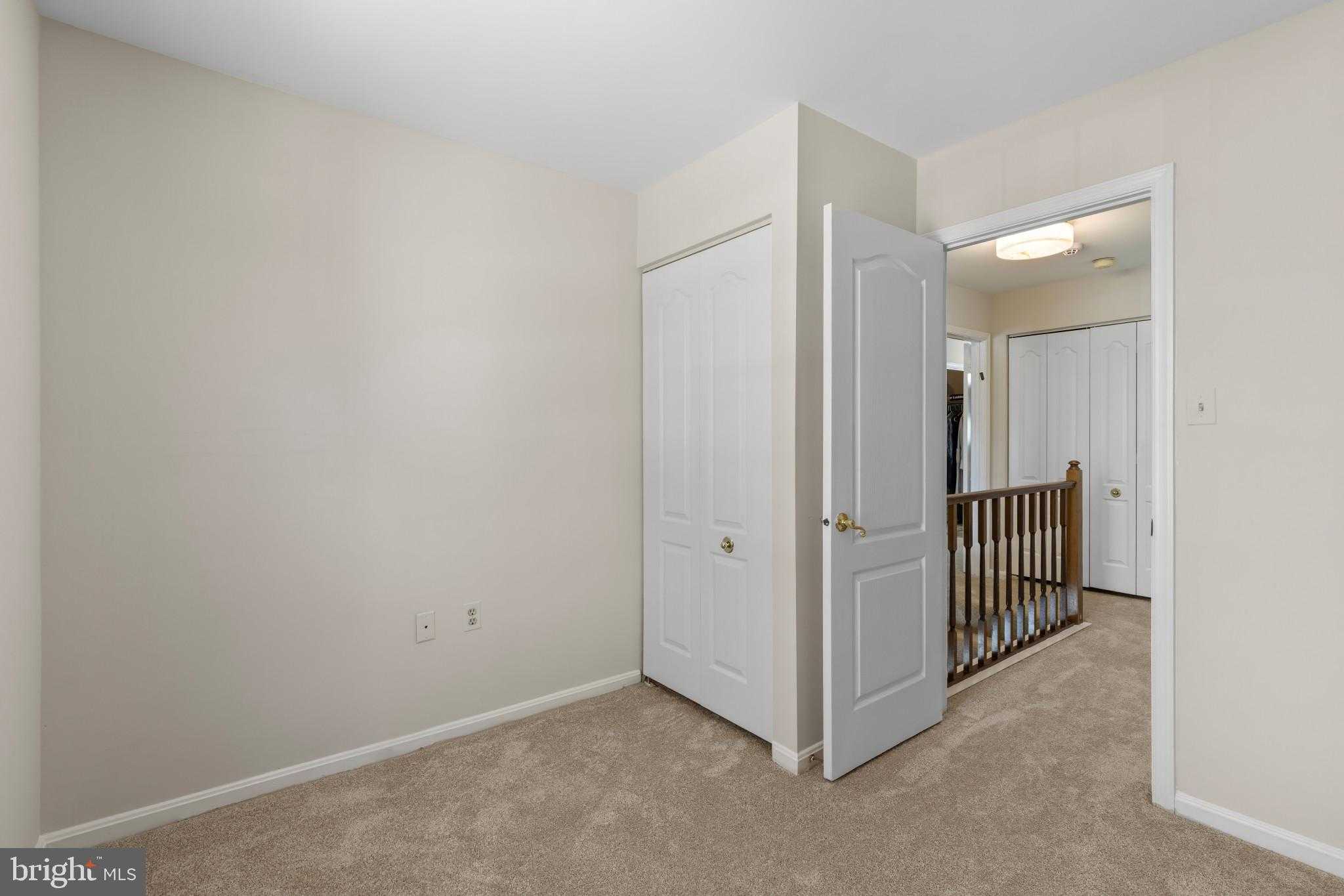 6 Holland CT photo 33