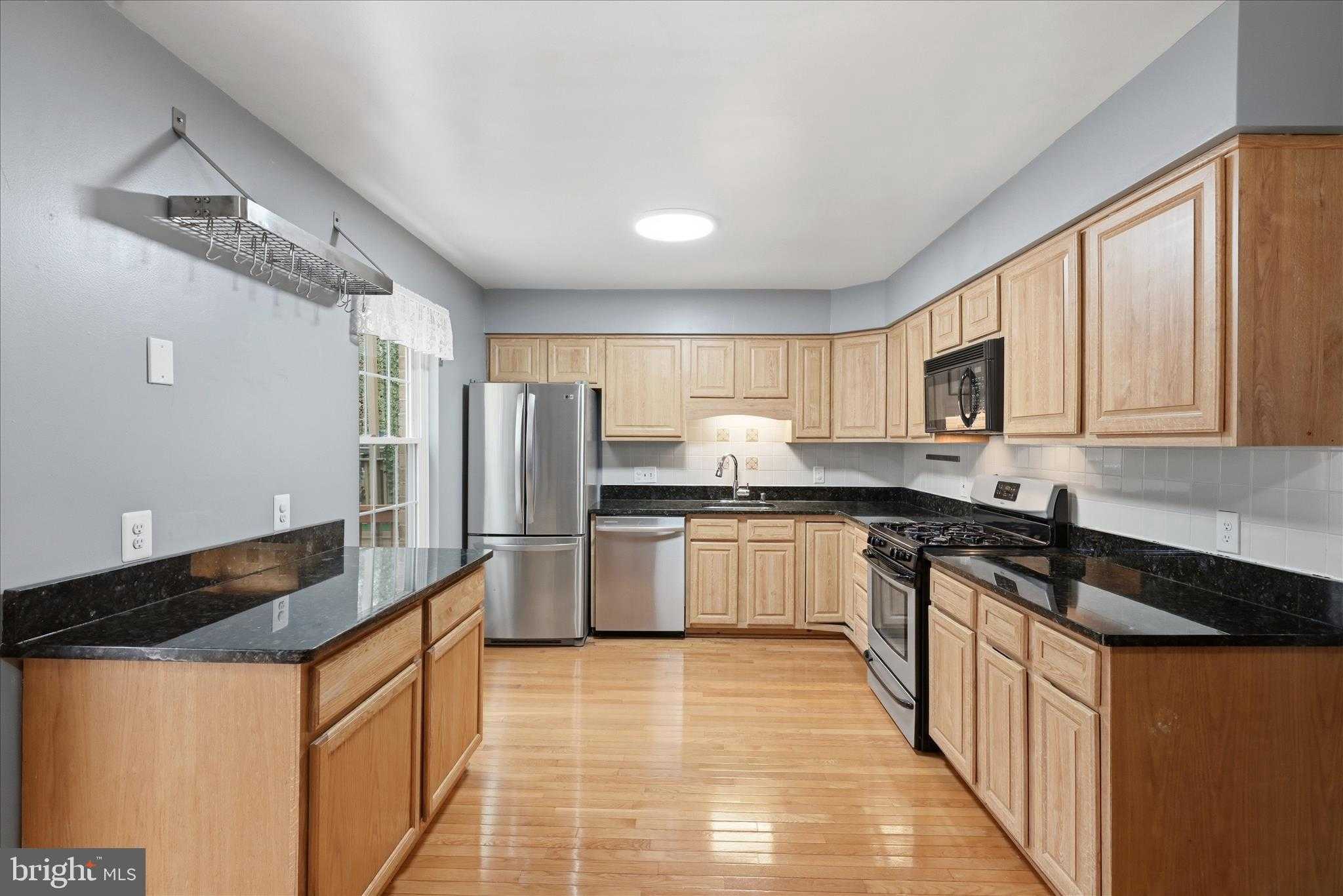 221 Beacon Dr photo 2