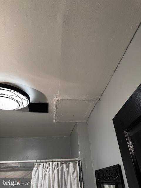 6056 Regent St photo 19