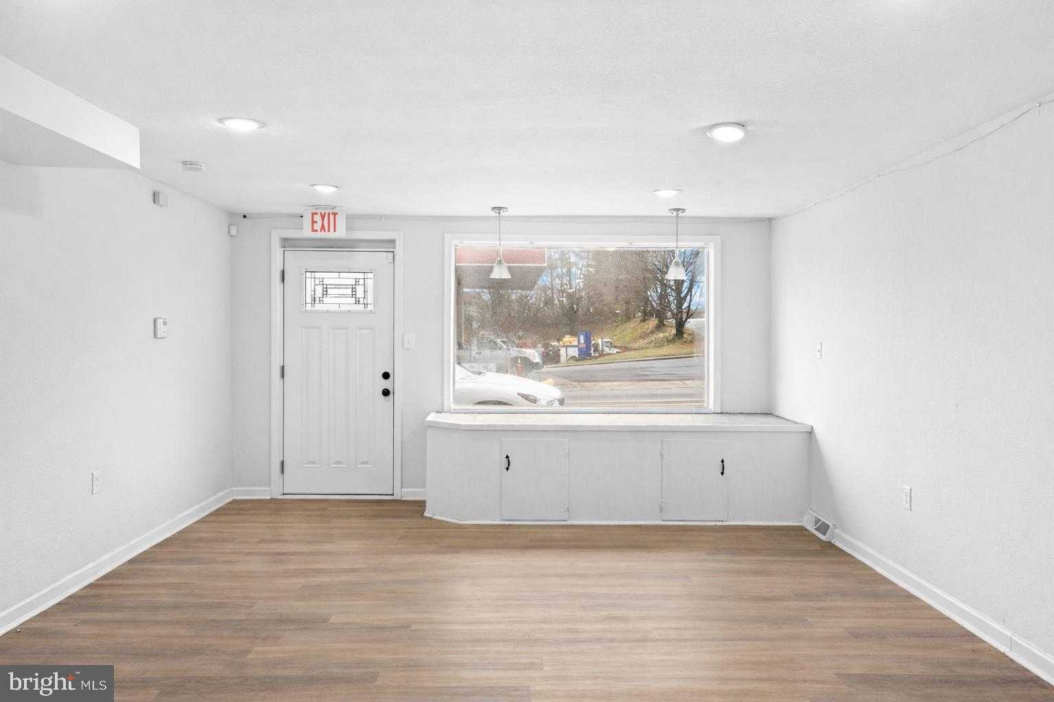 1012 S Main St photo 6