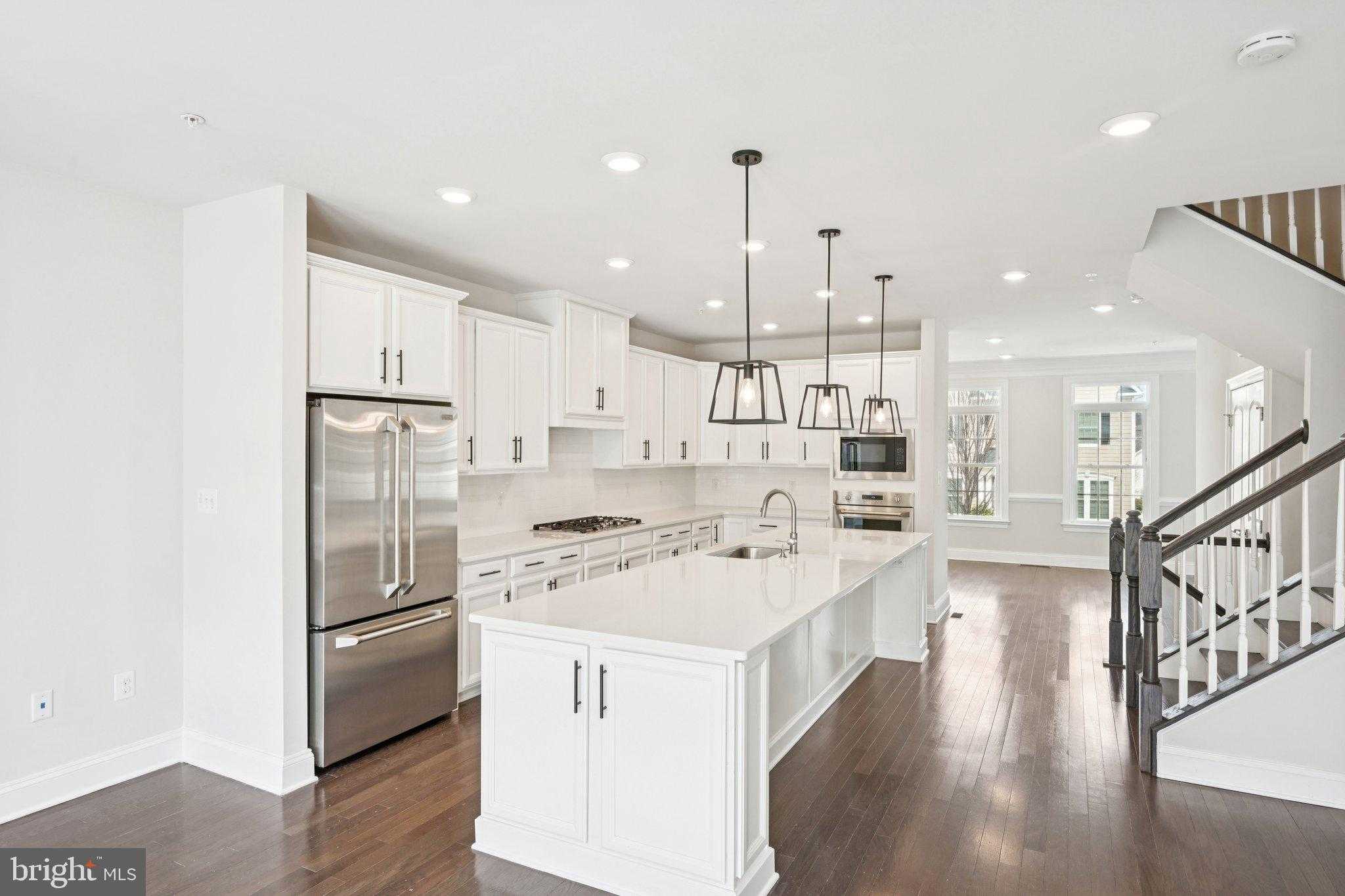 833 Stonecliffe Rd photo 4