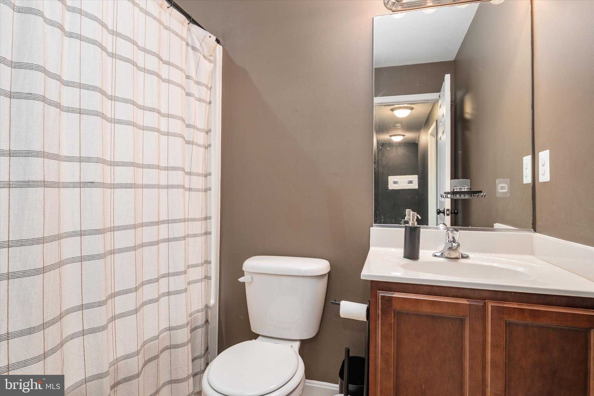 200 Newtown Rd photo 31