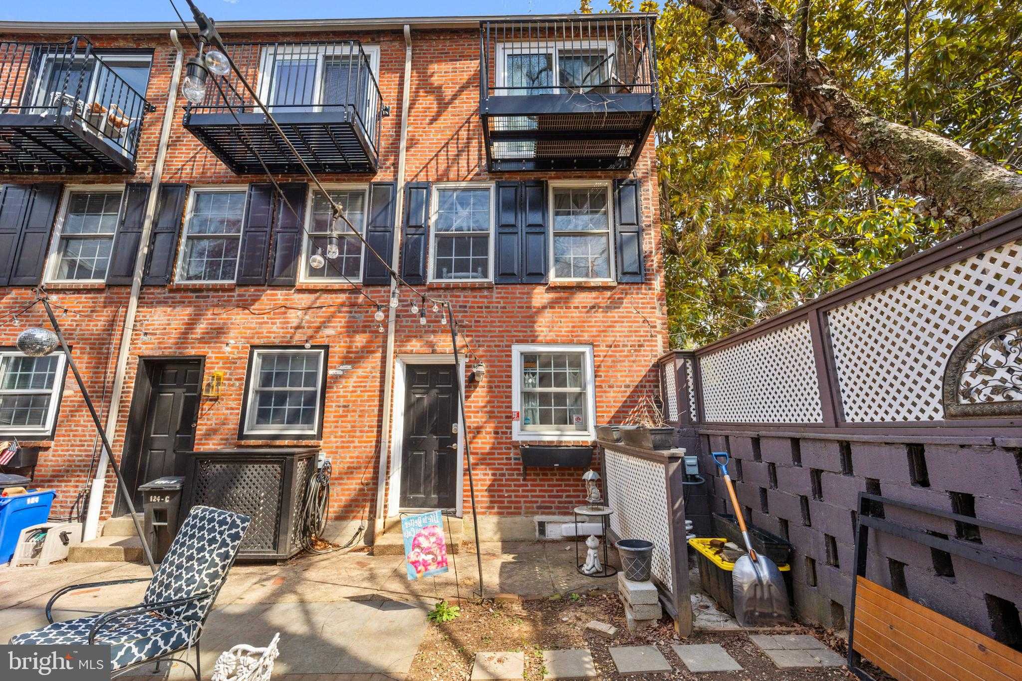 124 Catharine St Rear D photo 14